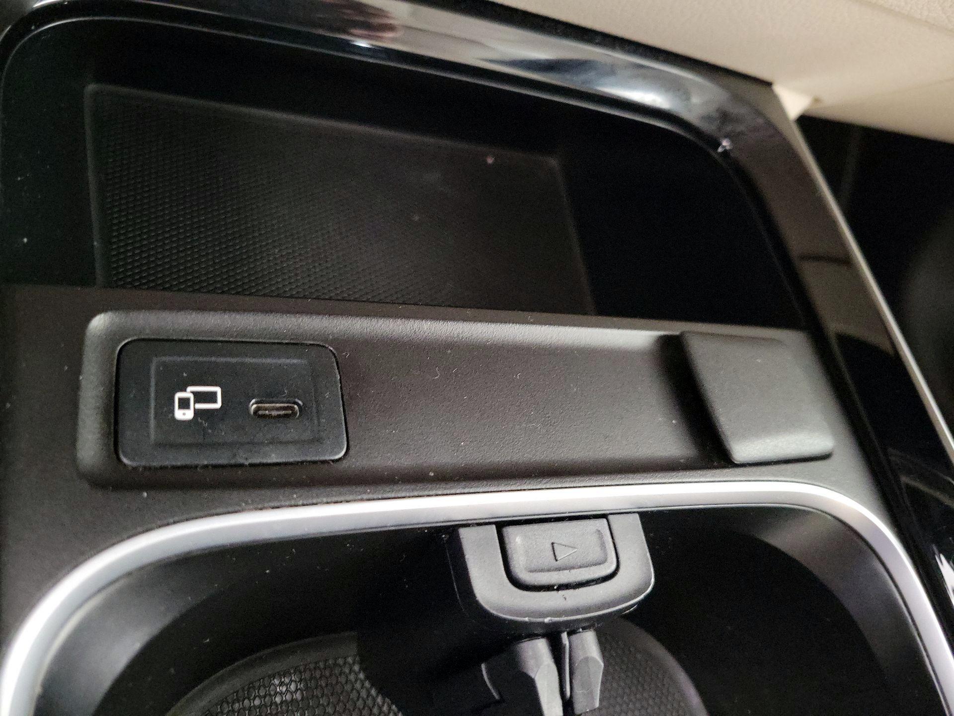 Thumbnail: 2023 Mercedes-Benz GLB - 18