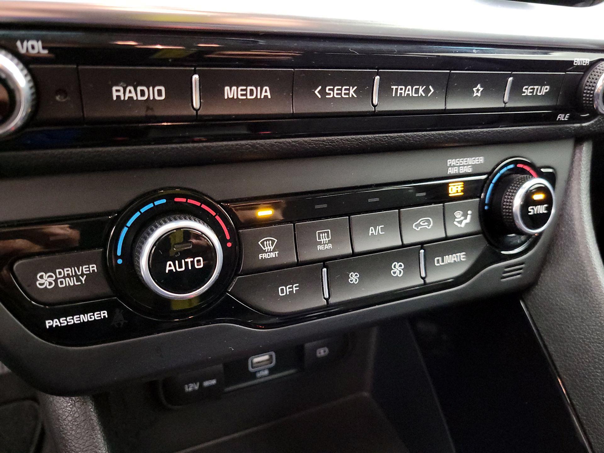 Thumbnail: 2020 Kia Niro - 16