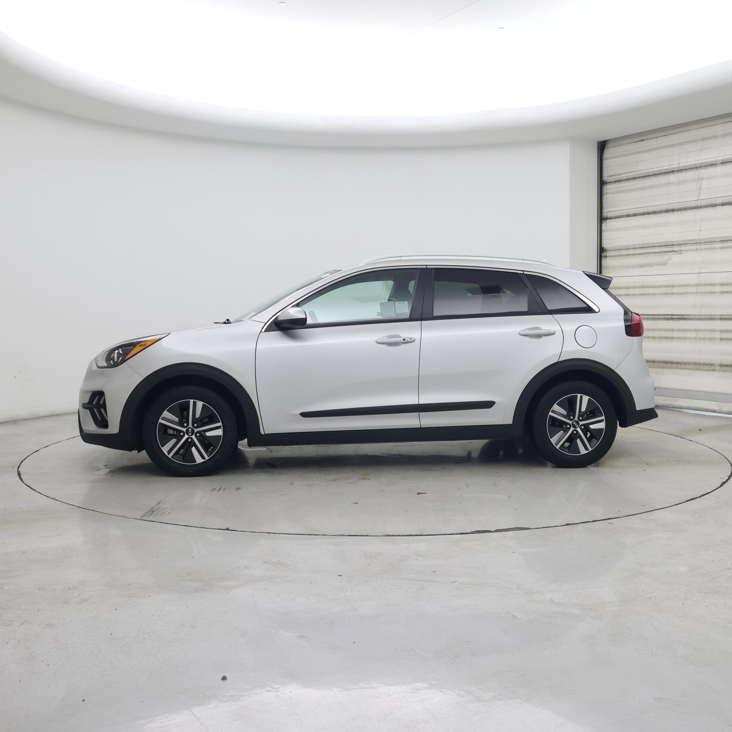 Thumbnail: 2020 Kia Niro - 3