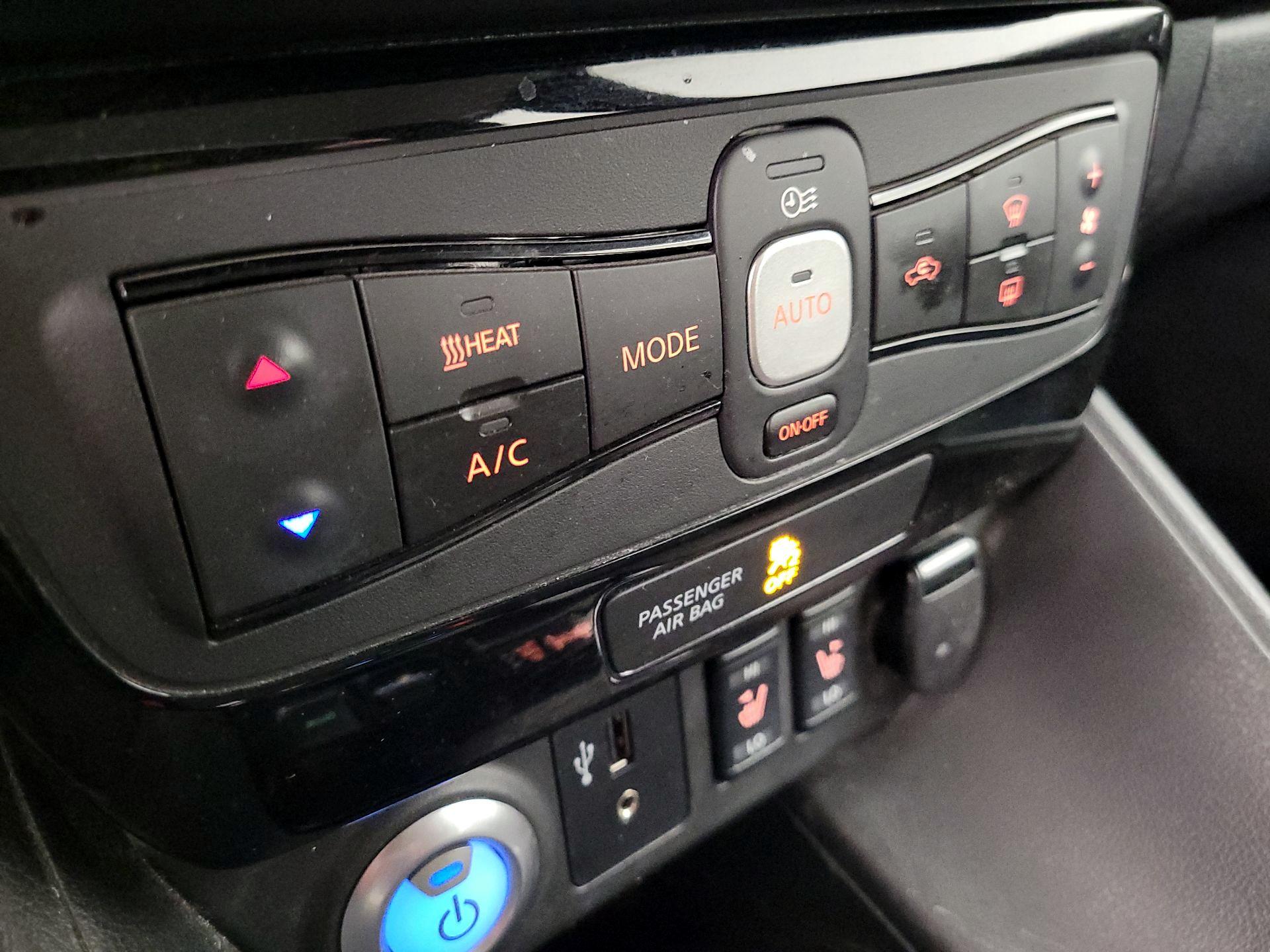 Thumbnail: 2019 Nissan Leaf - 17