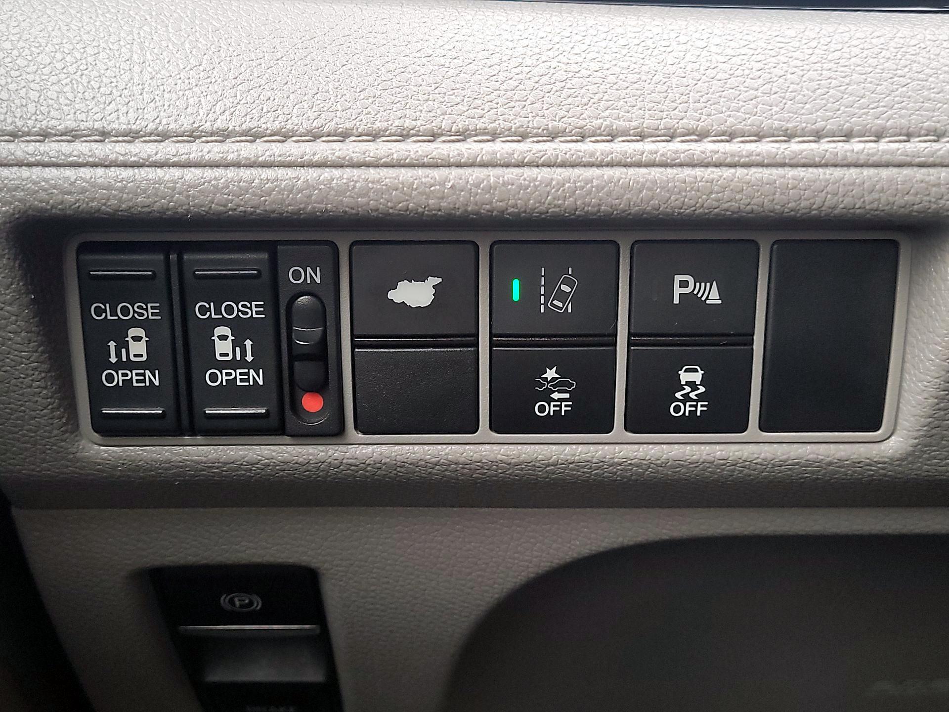 Thumbnail: 2018 Honda Odyssey - 13