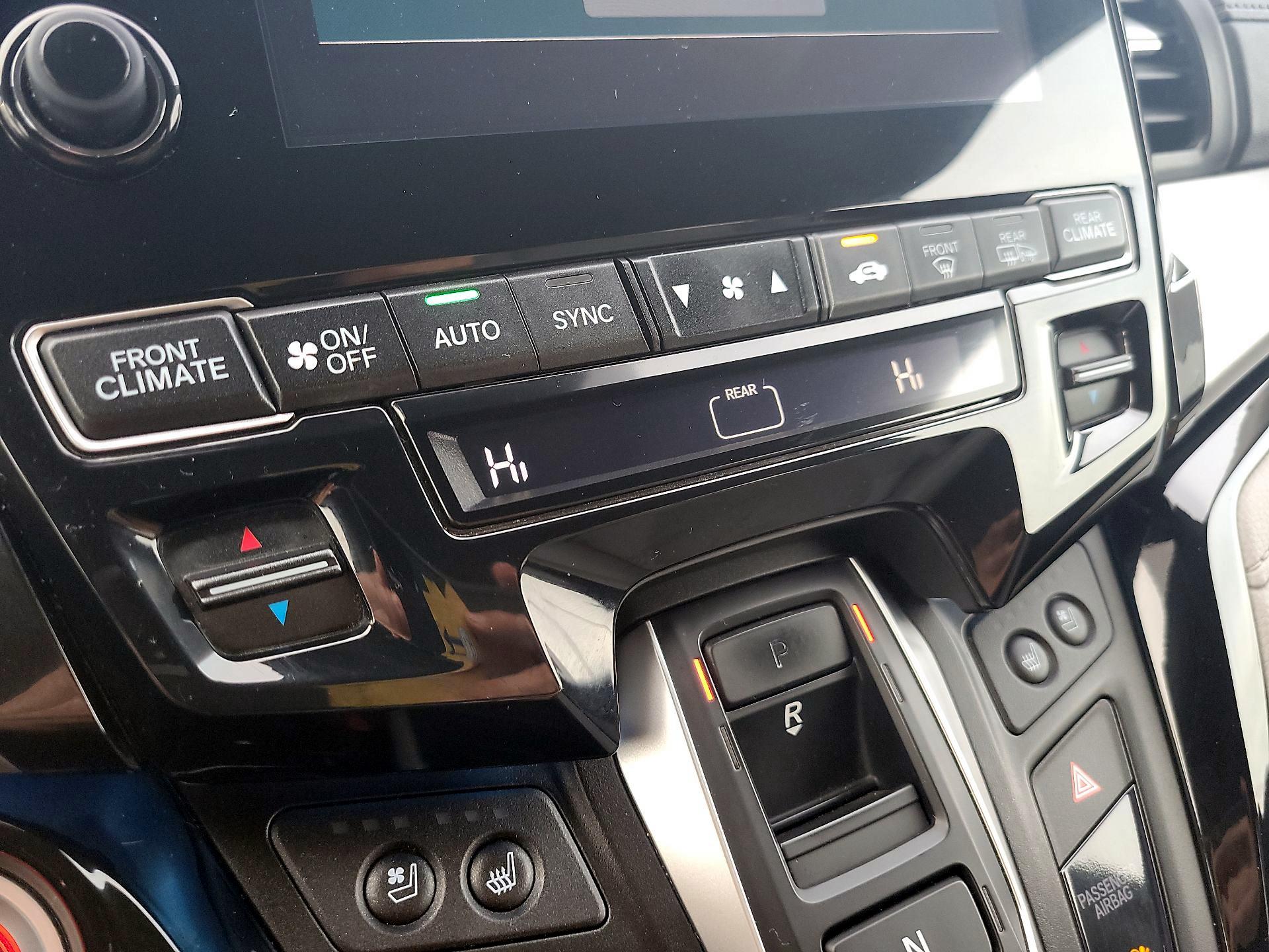 Thumbnail: 2018 Honda Odyssey - 16