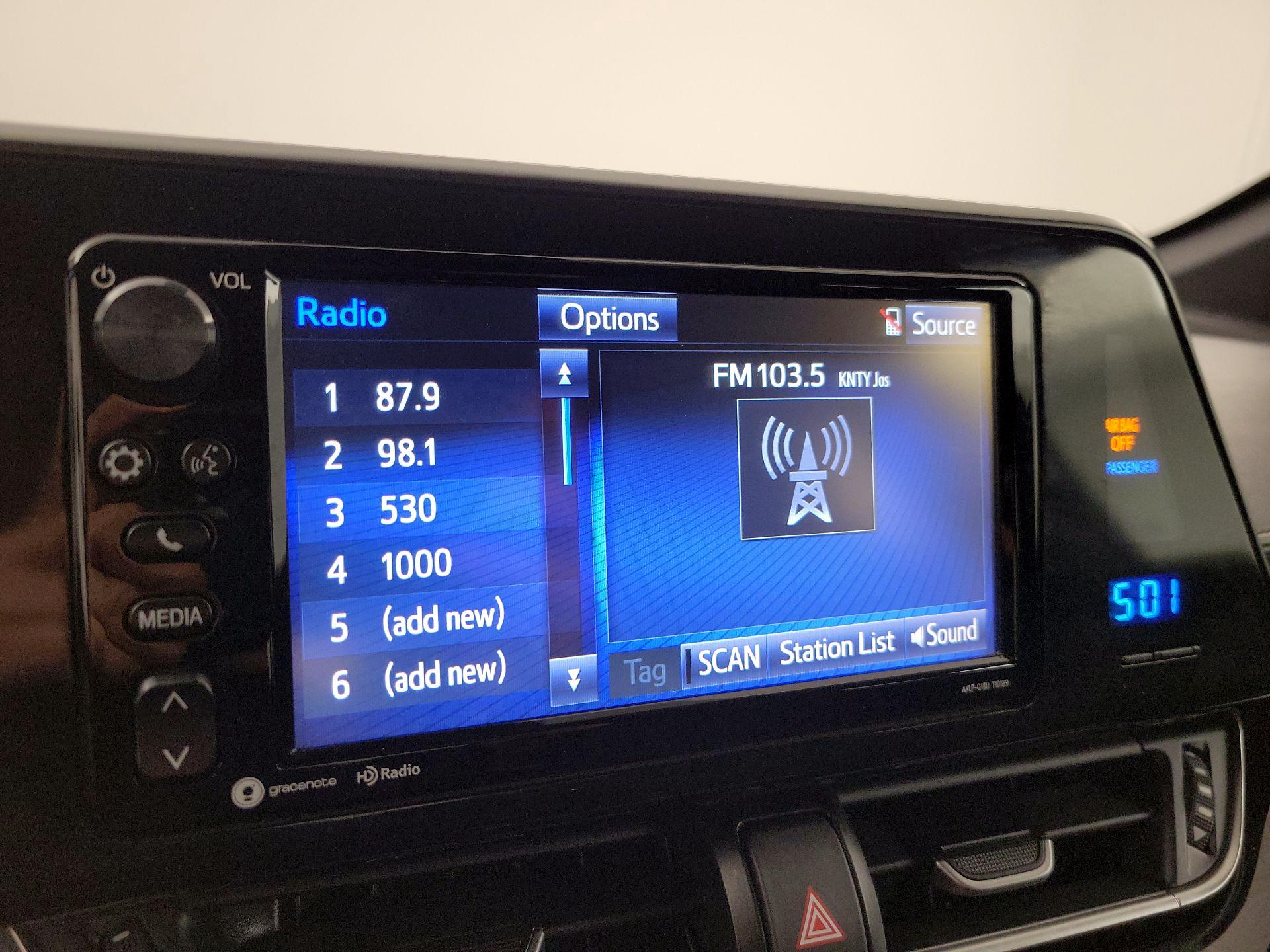 Thumbnail: 2018 Toyota C-HR - 14