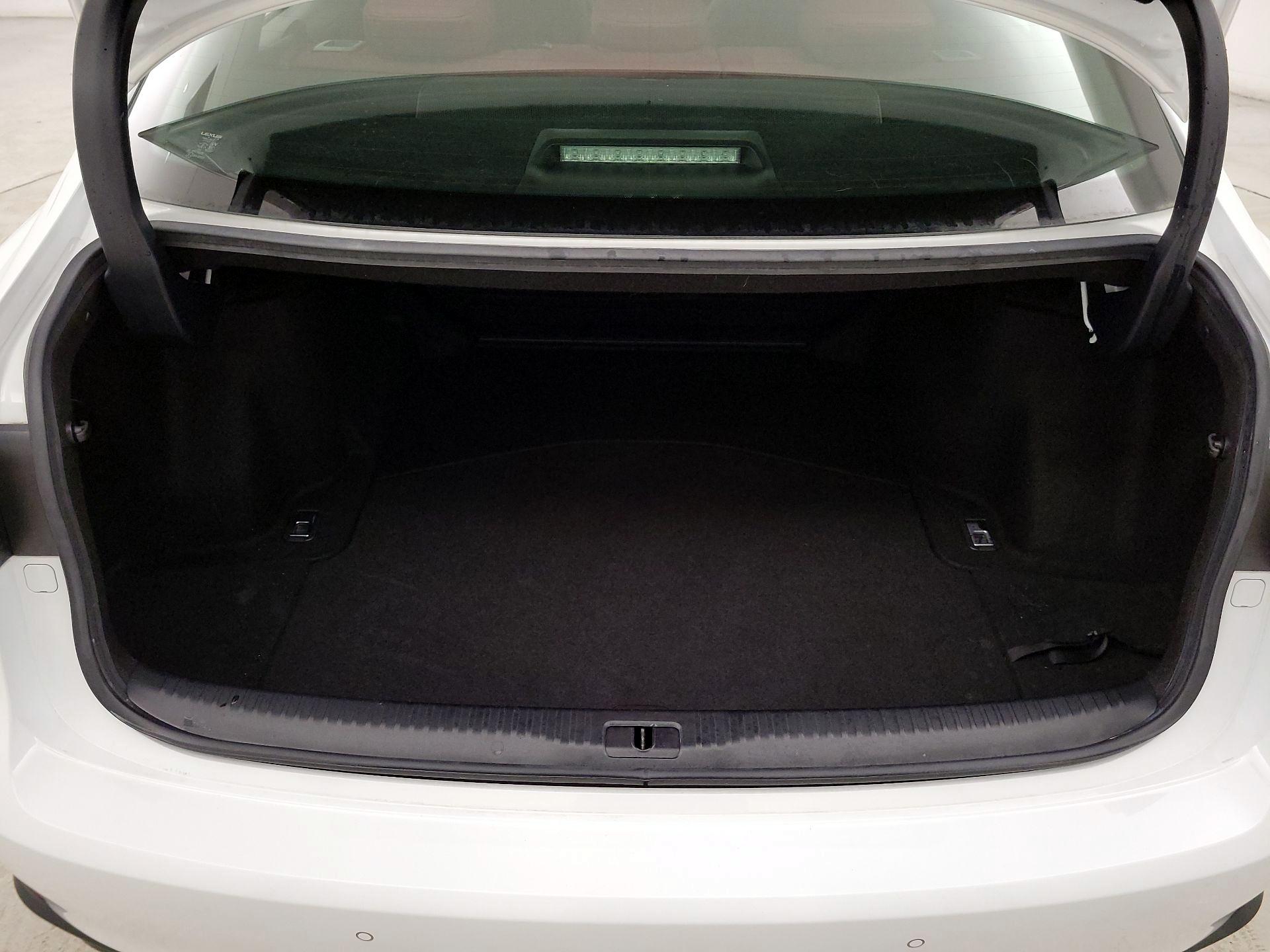 Thumbnail: 2019 Lexus IS - 20