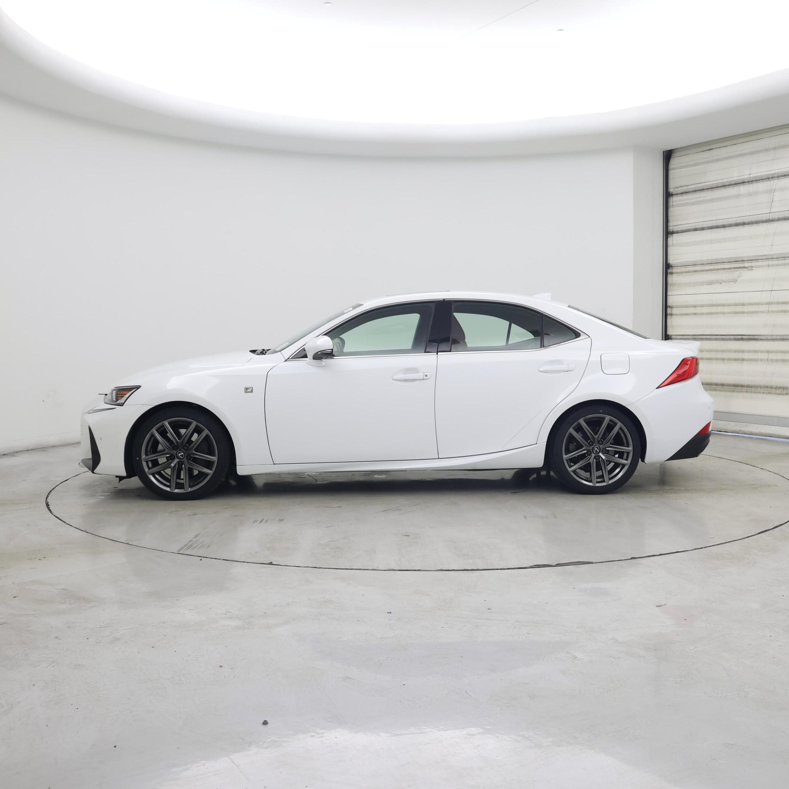 Thumbnail: 2019 Lexus IS - 3