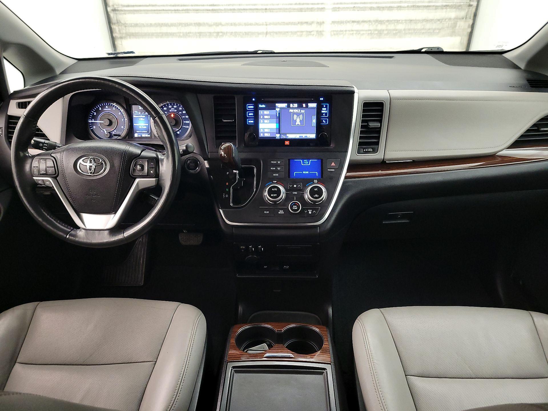 Thumbnail: 2015 Toyota Sienna - 9