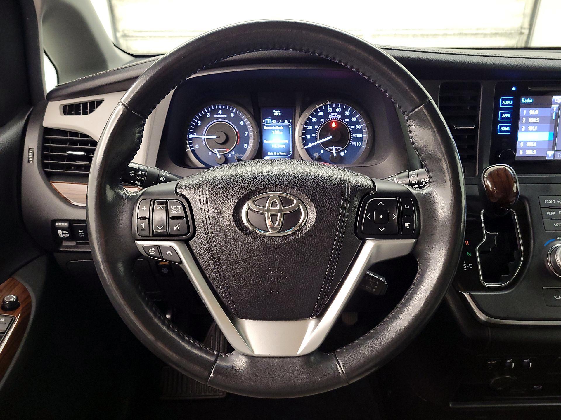 Thumbnail: 2015 Toyota Sienna - 10