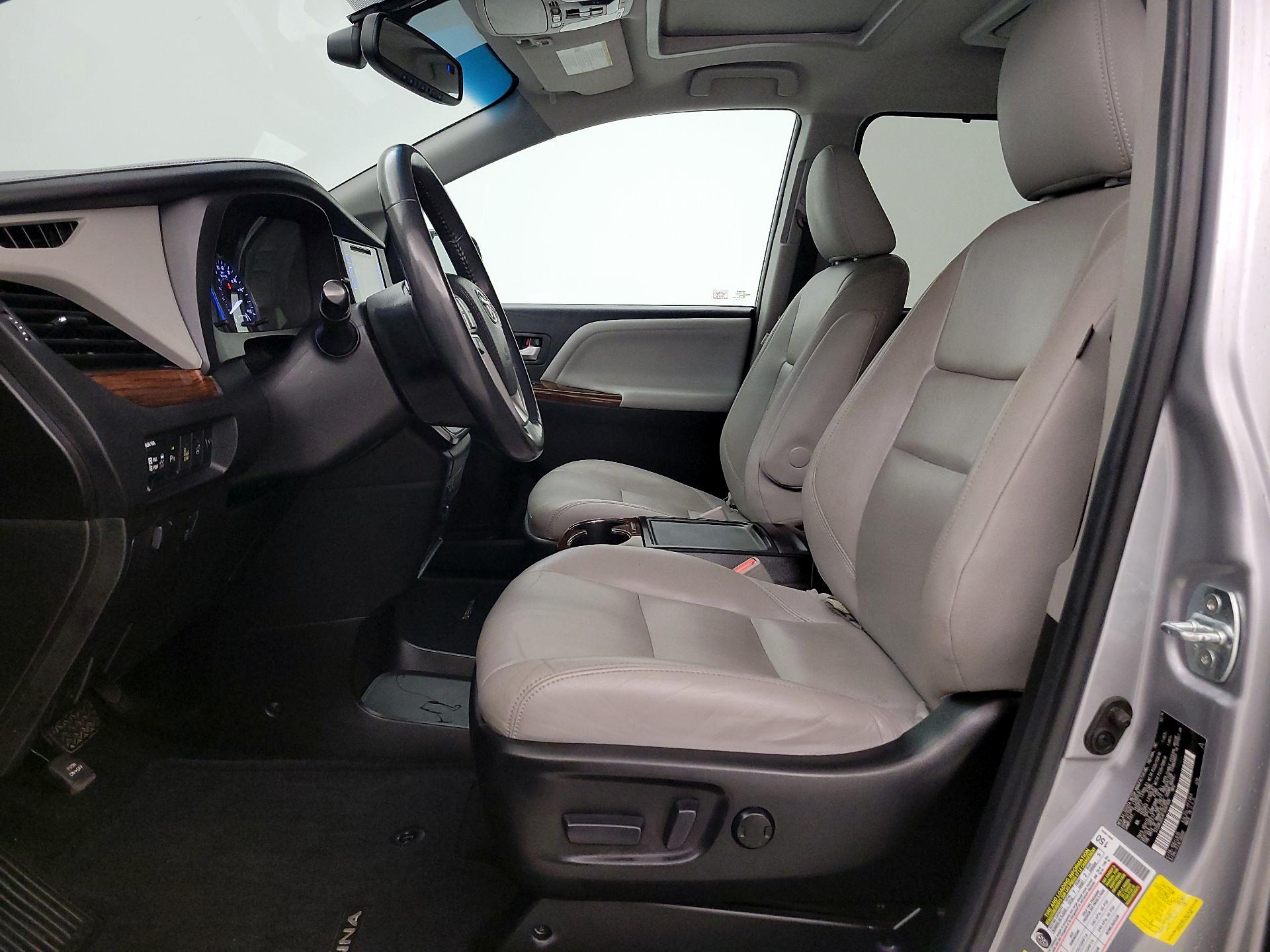 Thumbnail: 2015 Toyota Sienna - 11