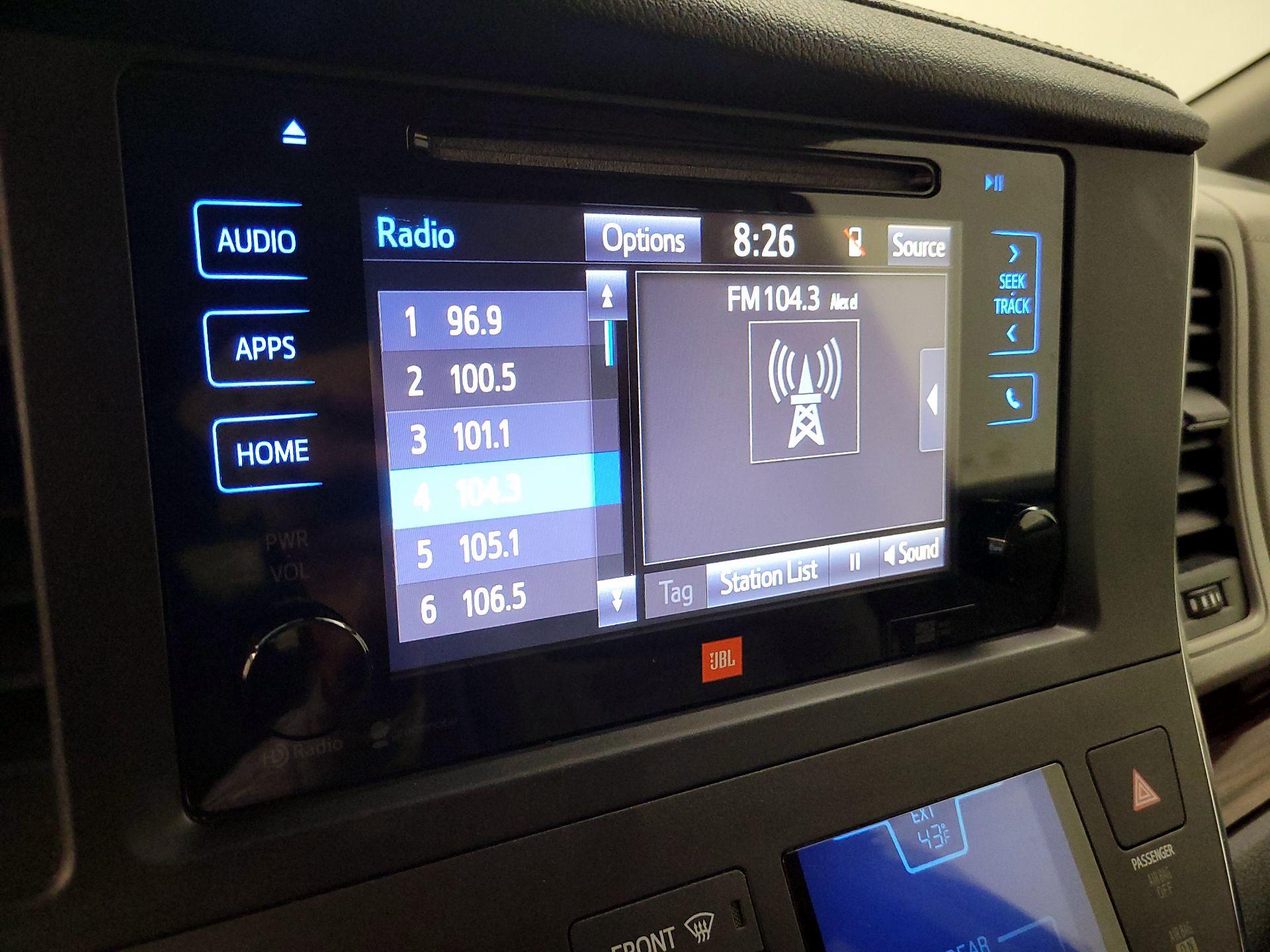 Thumbnail: 2015 Toyota Sienna - 15