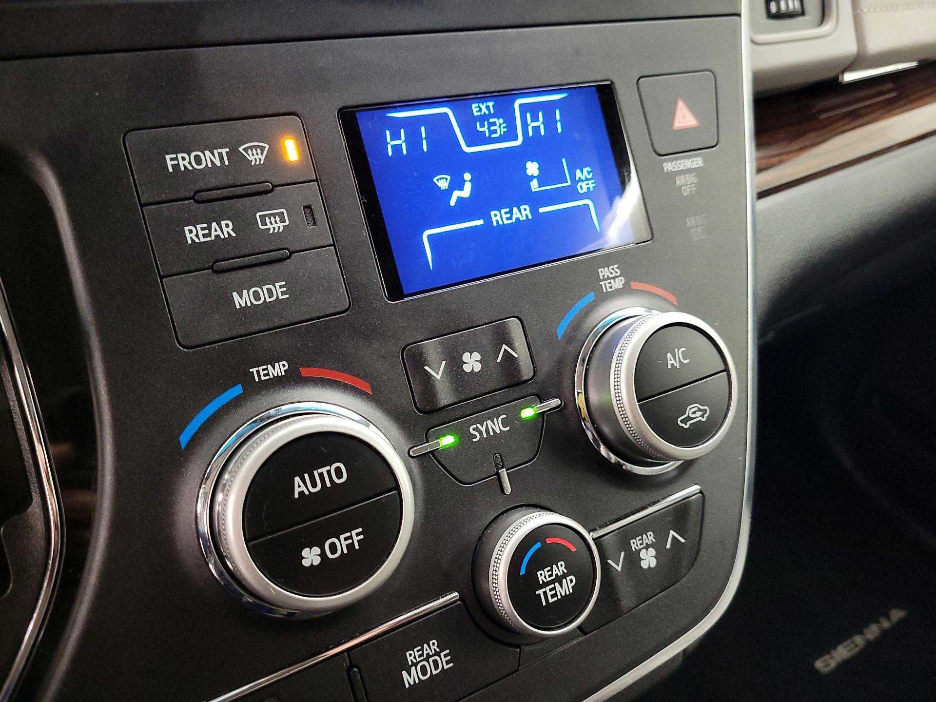 Thumbnail: 2015 Toyota Sienna - 16