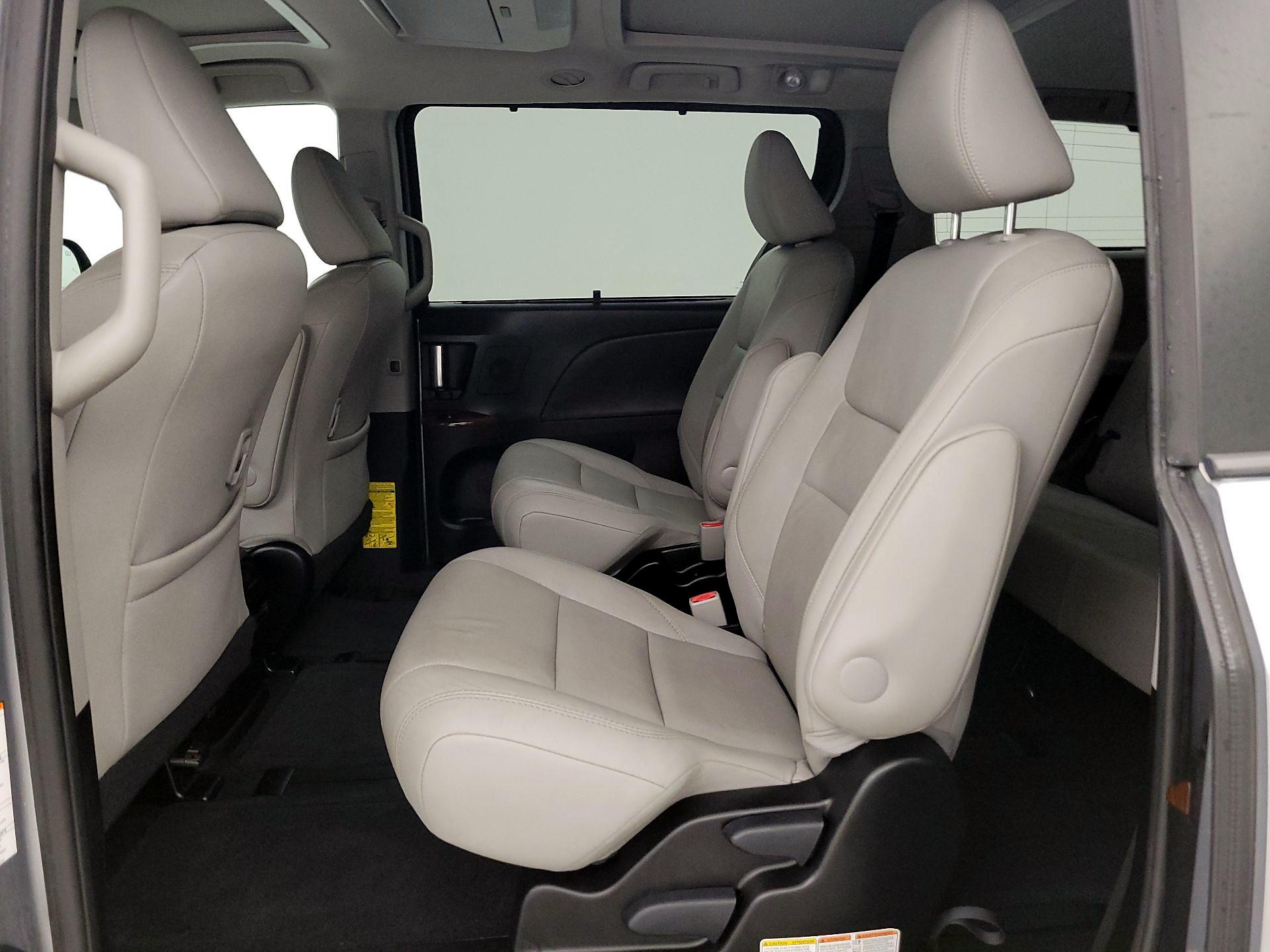 Thumbnail: 2015 Toyota Sienna - 18