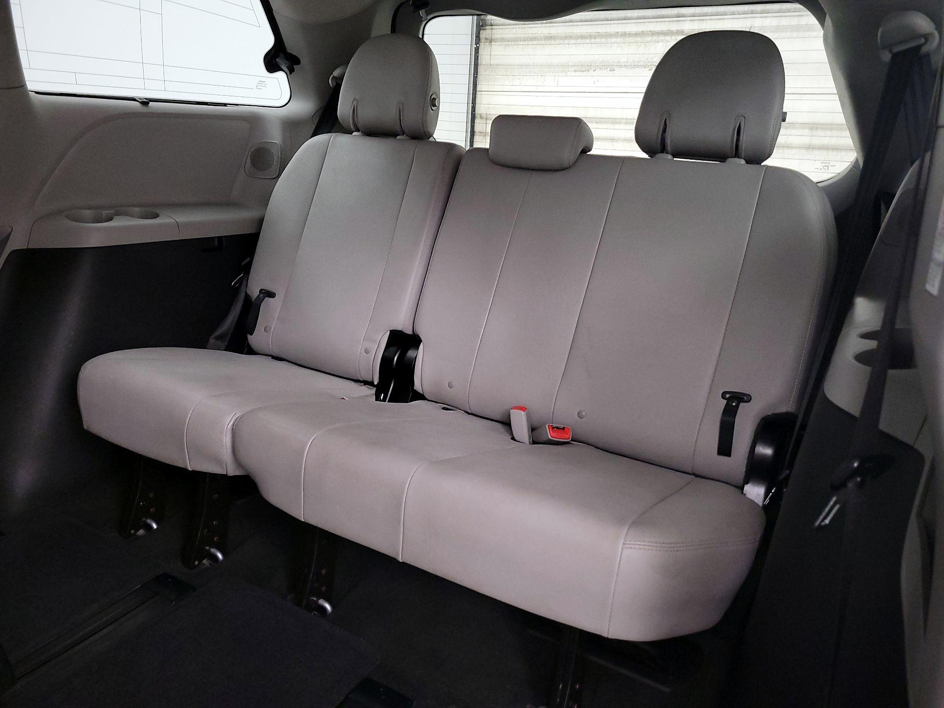 Thumbnail: 2015 Toyota Sienna - 19