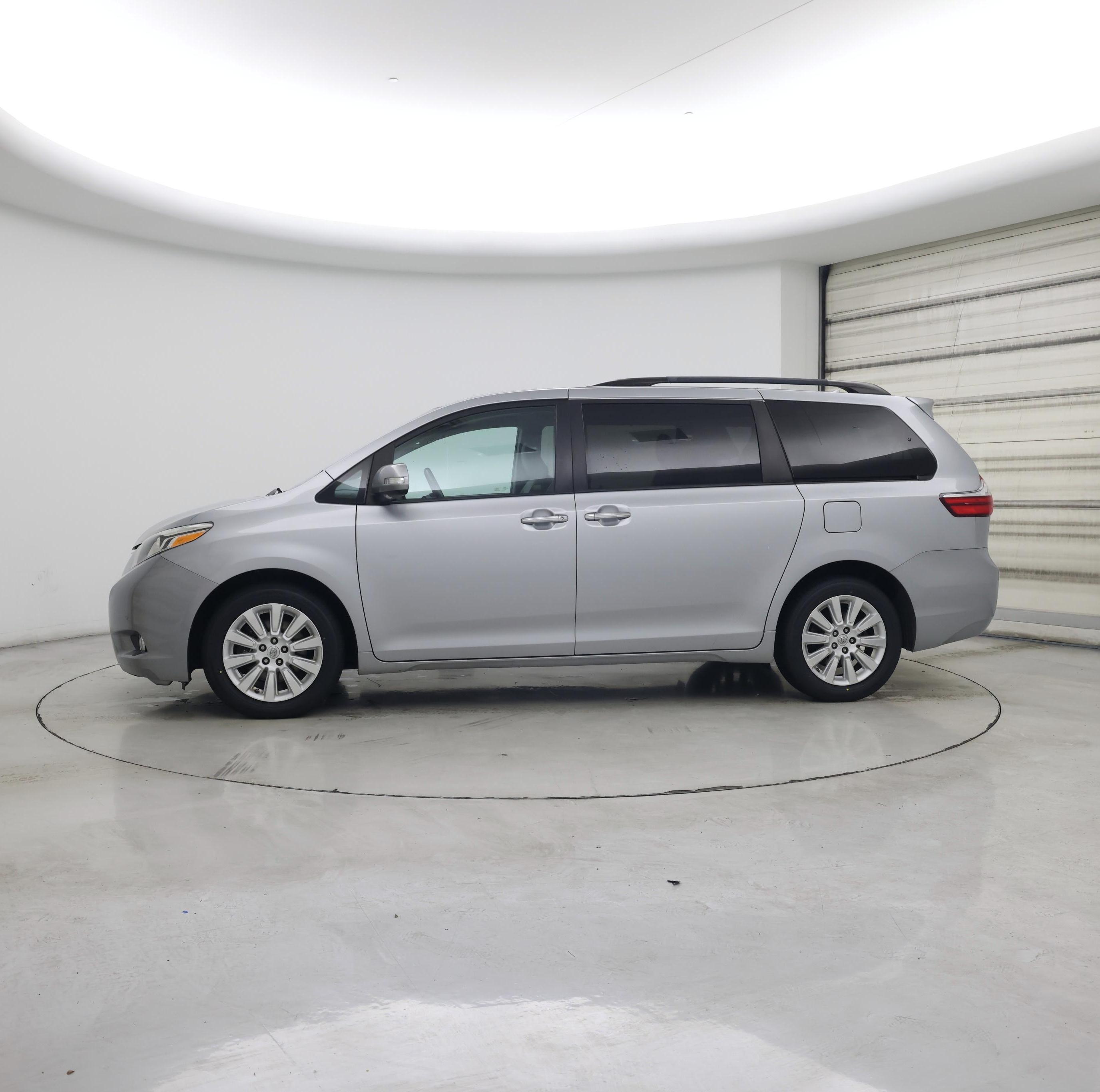 Thumbnail: 2015 Toyota Sienna - 3