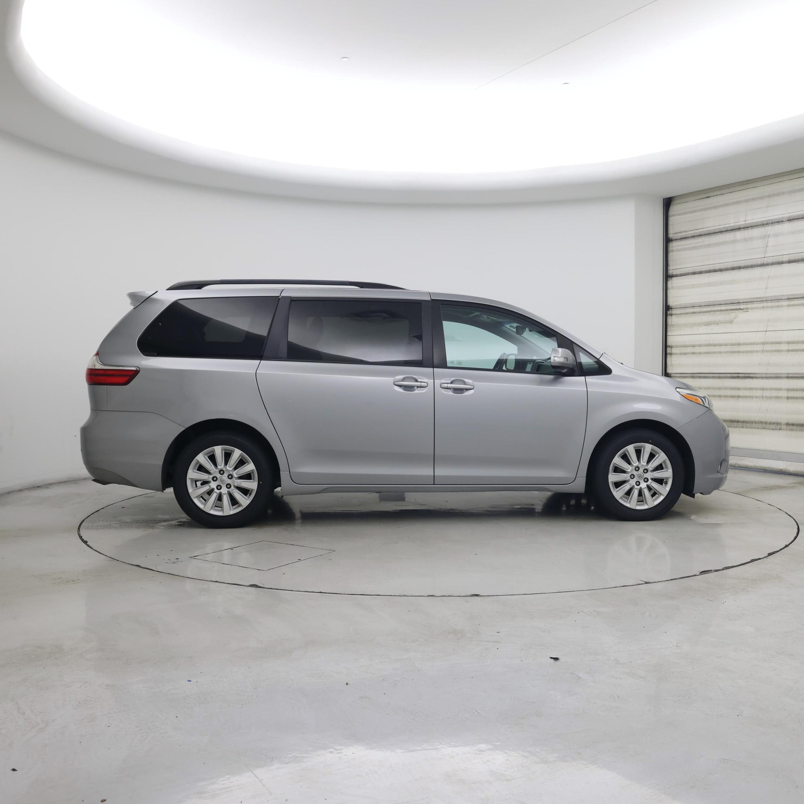 Thumbnail: 2015 Toyota Sienna - 7