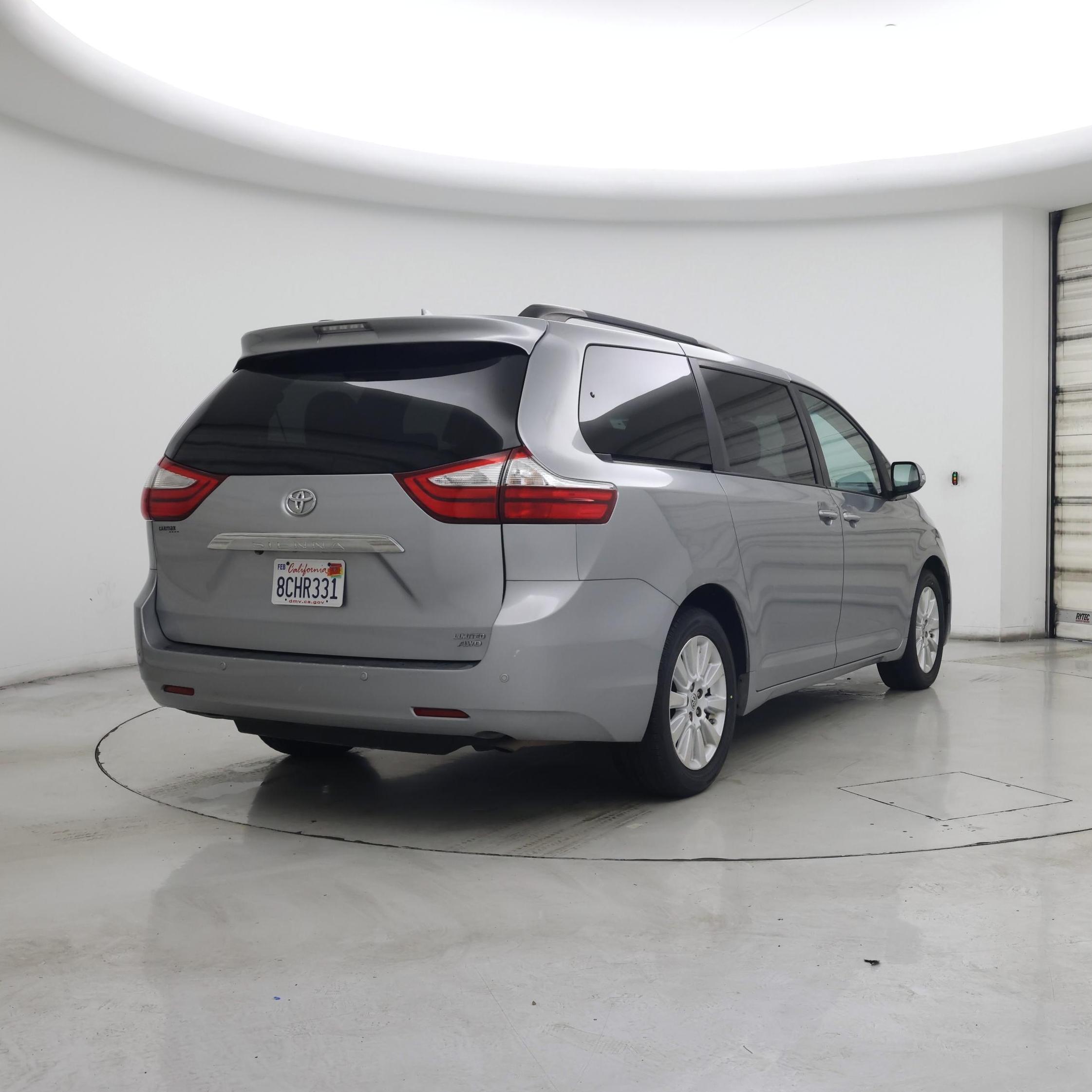 Thumbnail: 2015 Toyota Sienna - 8