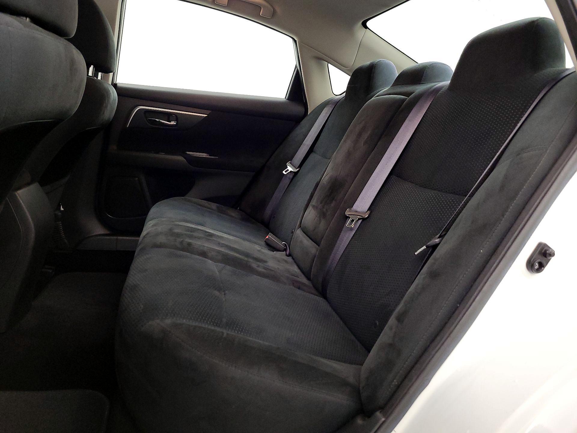 Thumbnail: 2015 Nissan Altima - 17