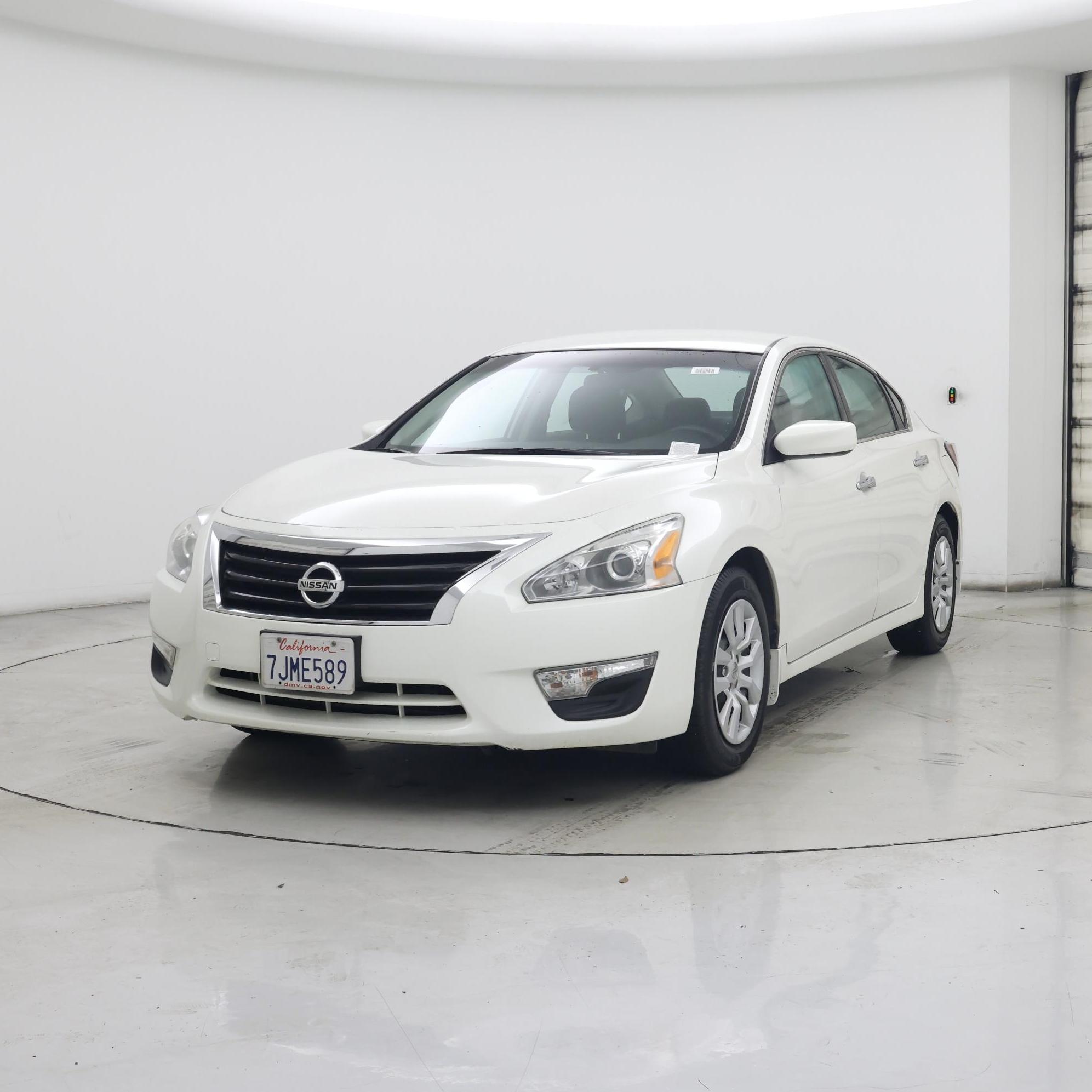 Thumbnail: 2015 Nissan Altima - 4