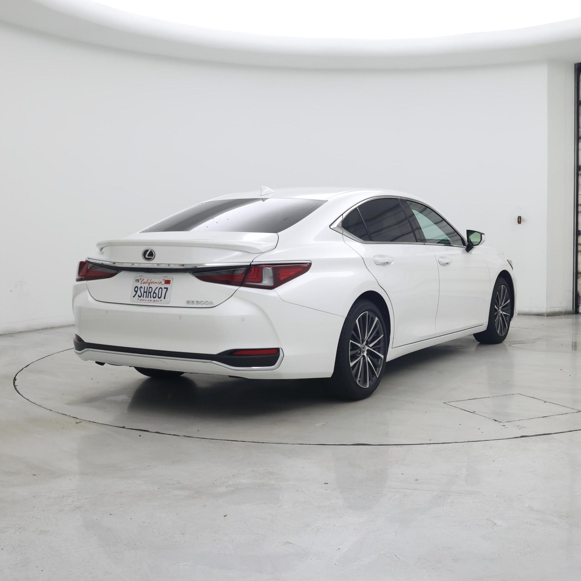 Thumbnail: 2025 Lexus ES - 8