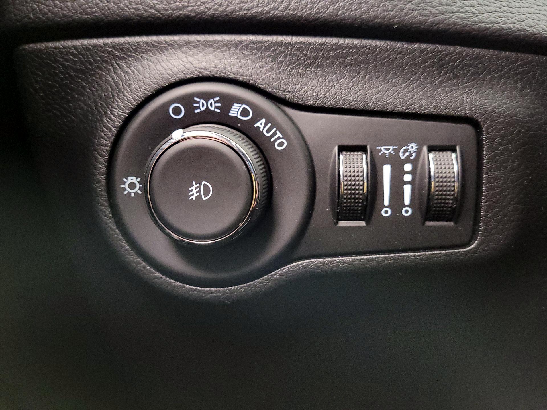 Thumbnail: 2021 Jeep Compass - 13