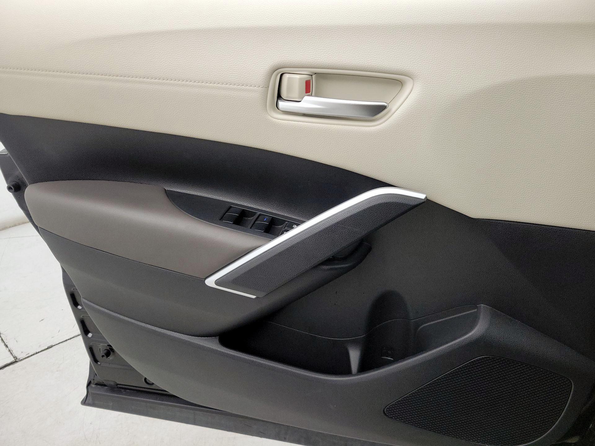 Thumbnail: 2022 Toyota Corolla Cross - 12