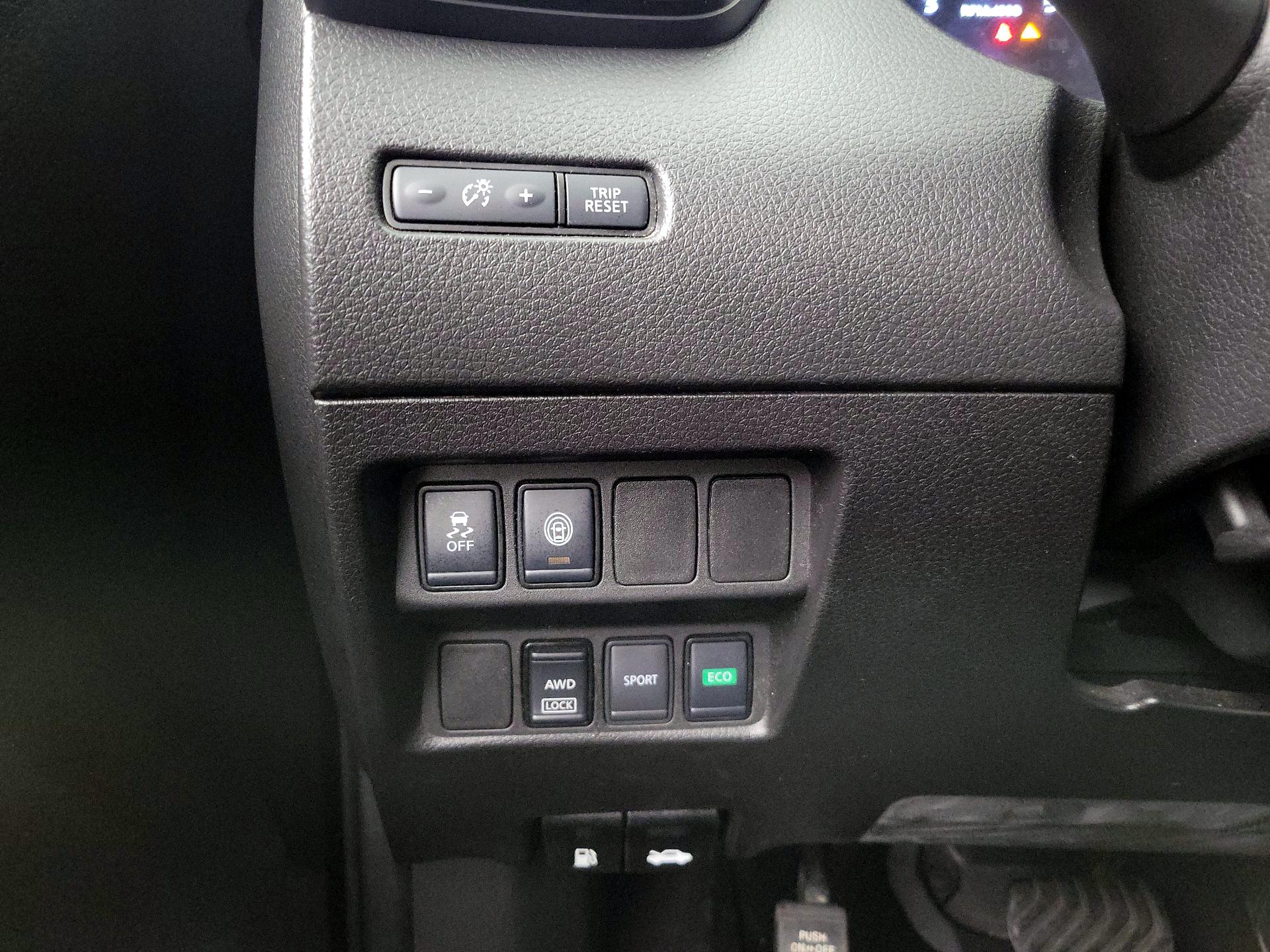 Thumbnail: 2020 Nissan Rogue Sport - 13