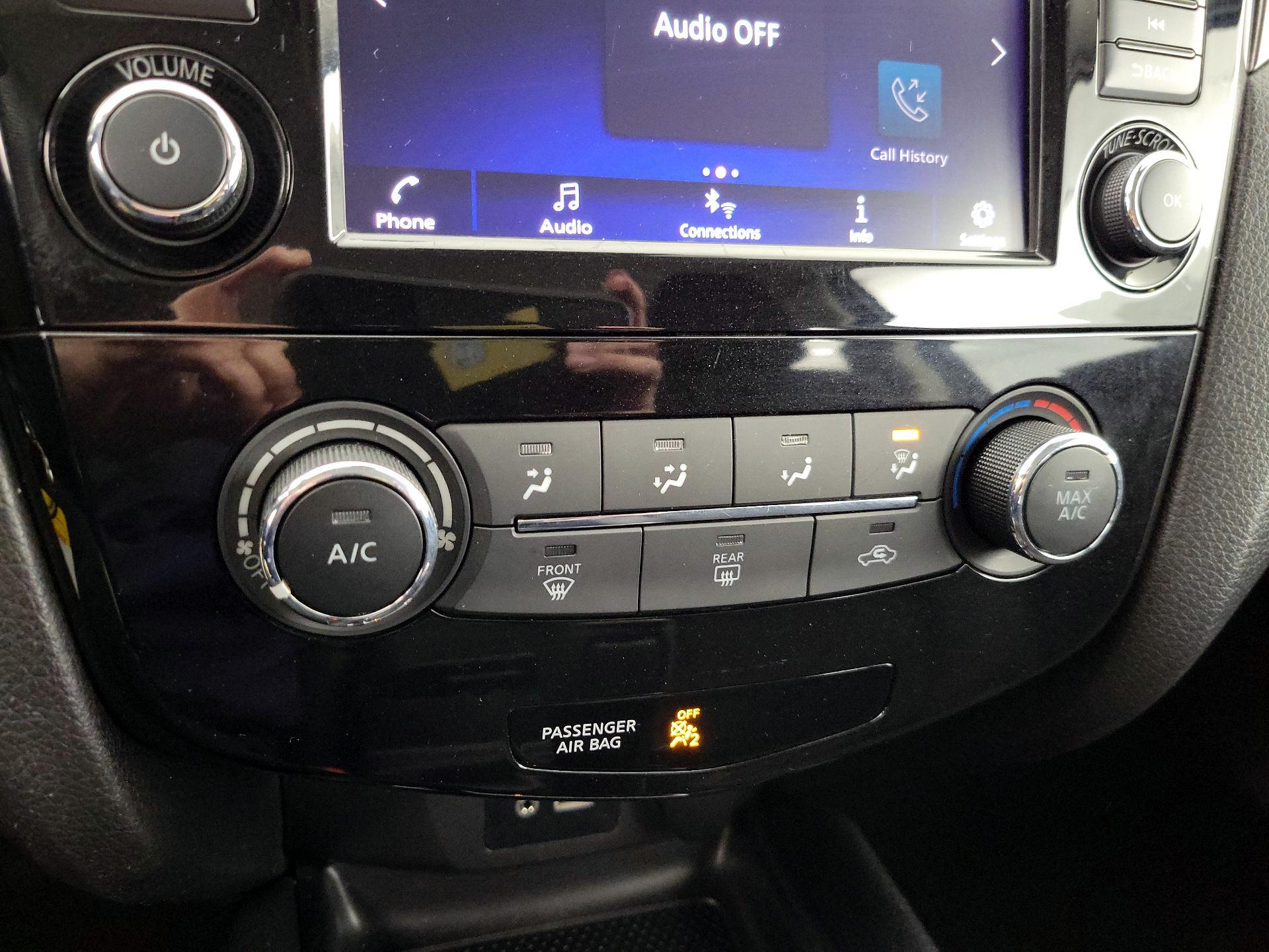 Thumbnail: 2020 Nissan Rogue Sport - 16