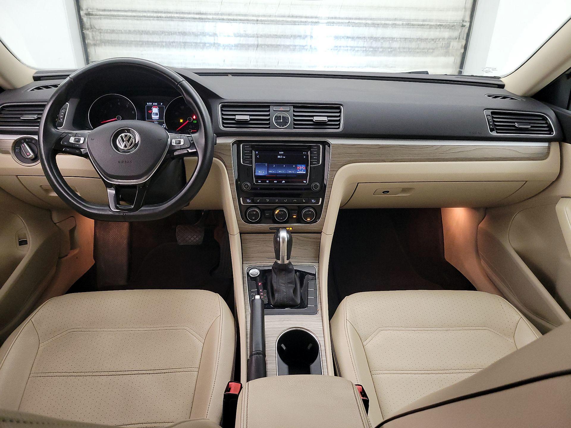 Thumbnail: 2017 Volkswagen Passat - 9