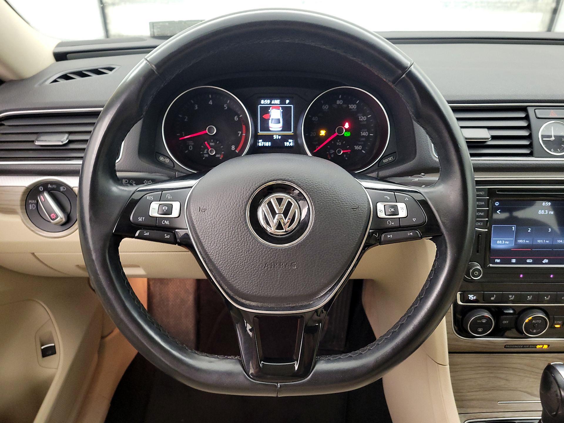 Thumbnail: 2017 Volkswagen Passat - 10