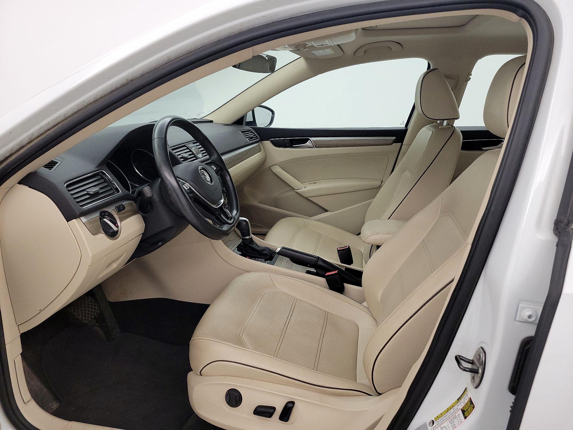 Thumbnail: 2017 Volkswagen Passat - 11