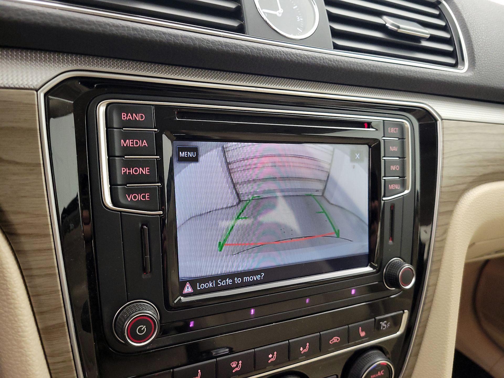 Thumbnail: 2017 Volkswagen Passat - 14