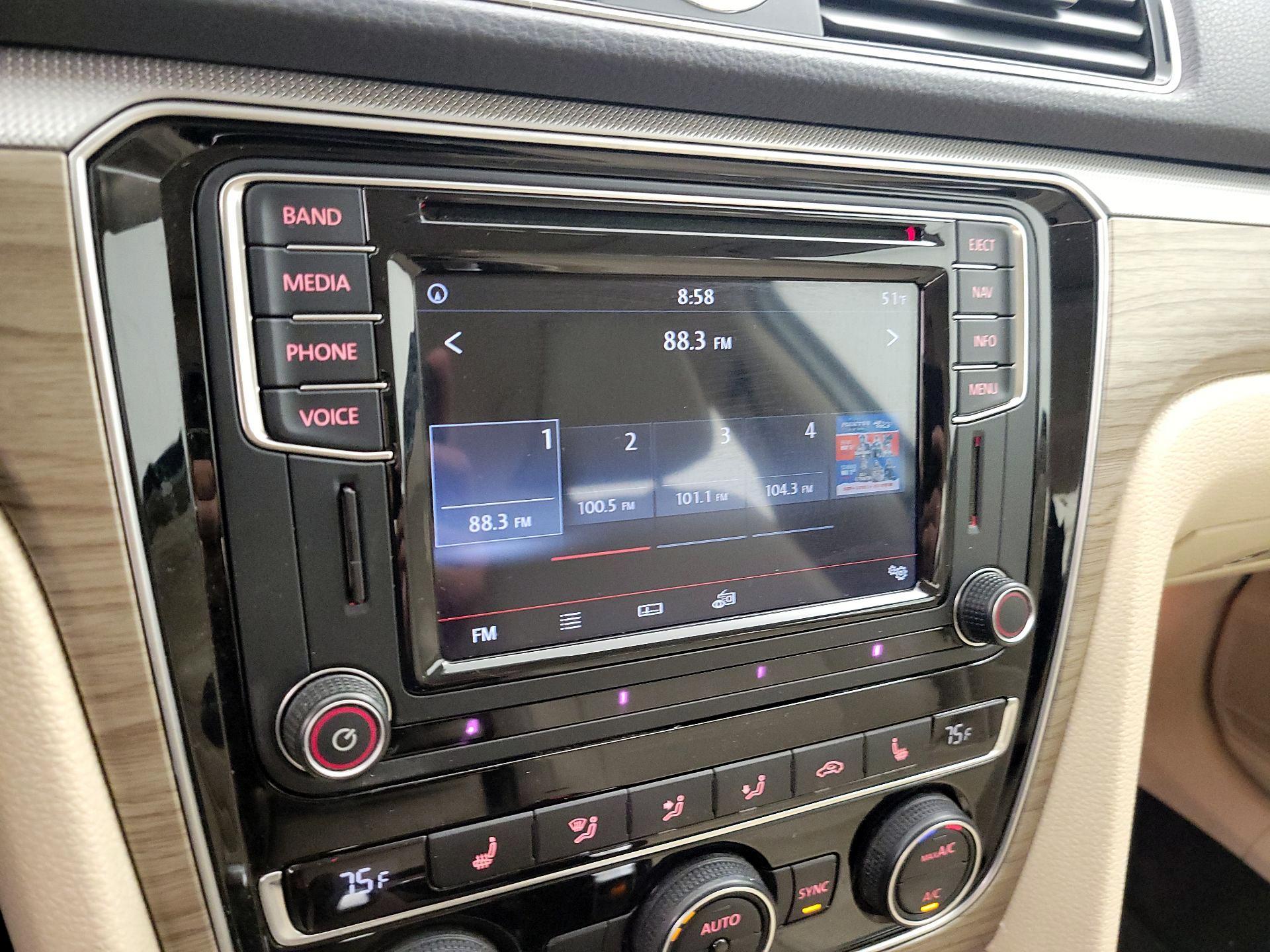 Thumbnail: 2017 Volkswagen Passat - 15