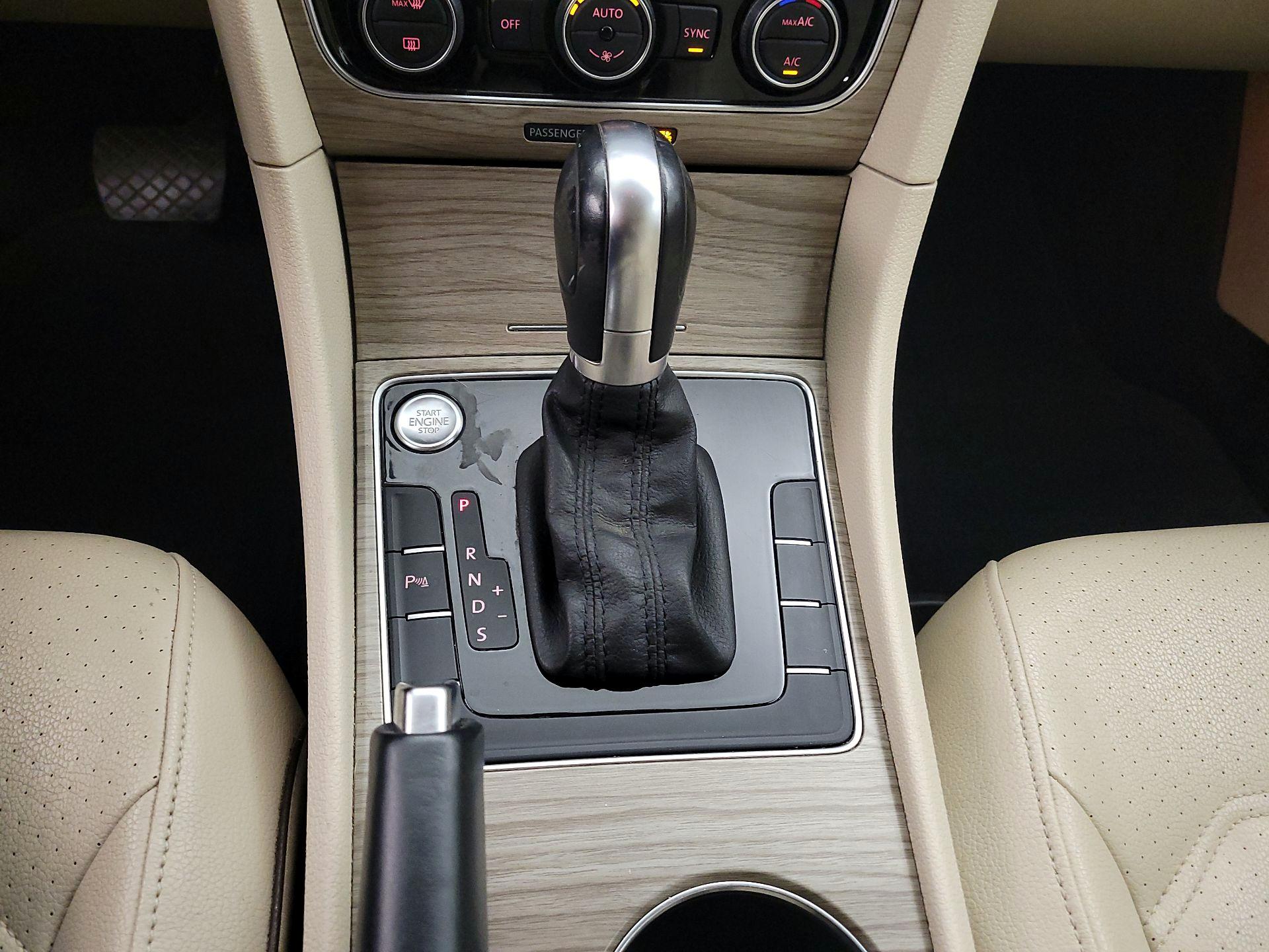 Thumbnail: 2017 Volkswagen Passat - 17