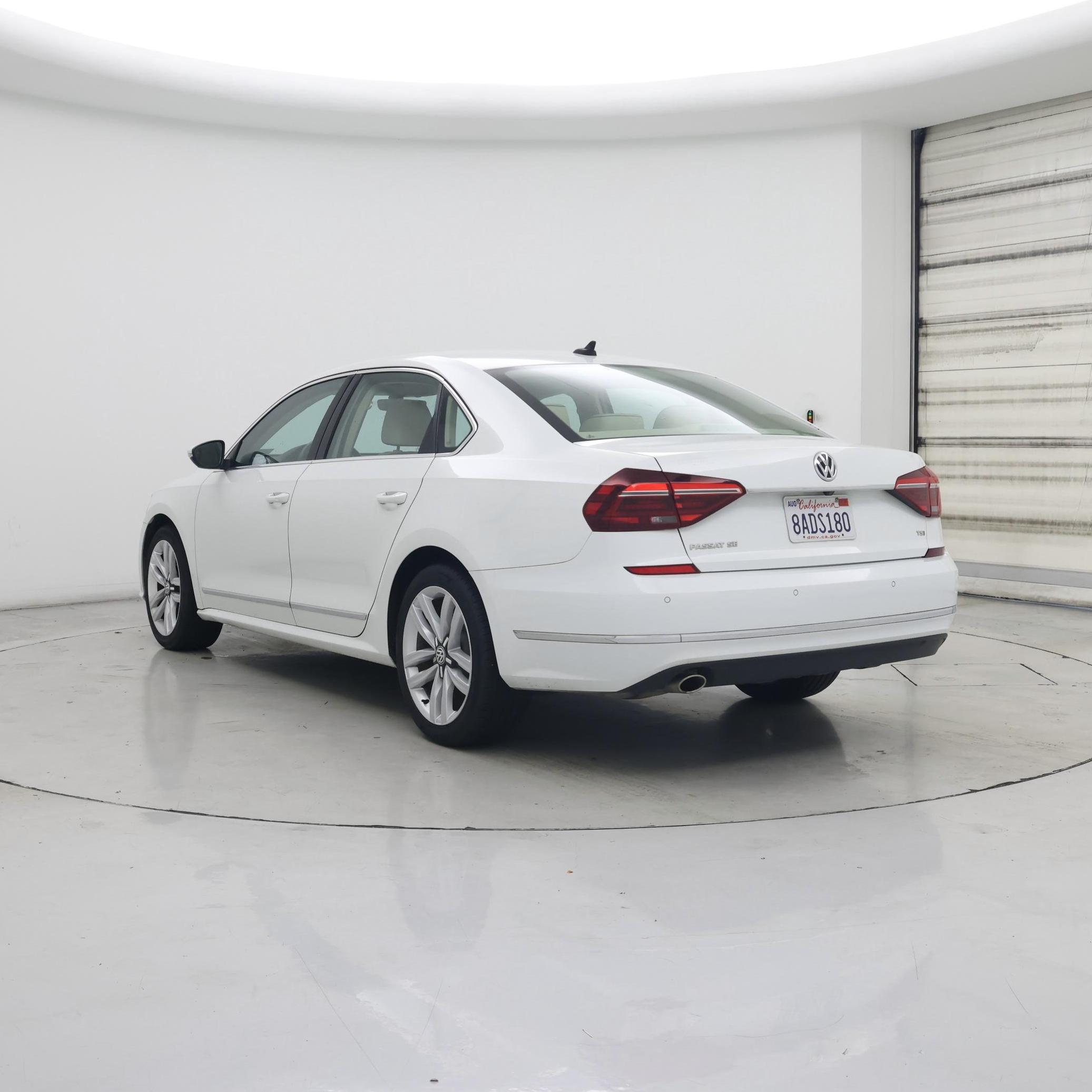 Thumbnail: 2017 Volkswagen Passat - 2