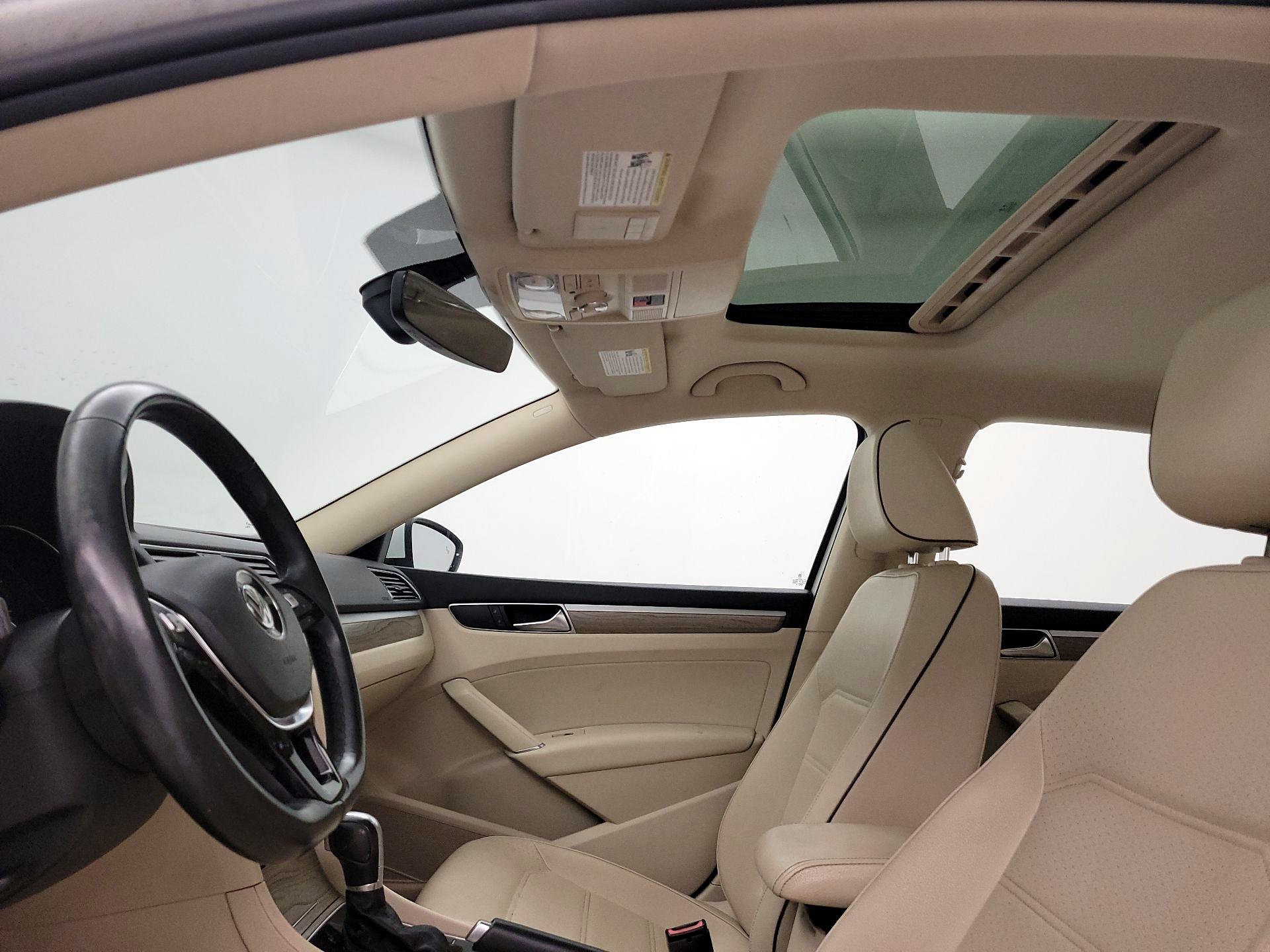 Thumbnail: 2017 Volkswagen Passat - 19