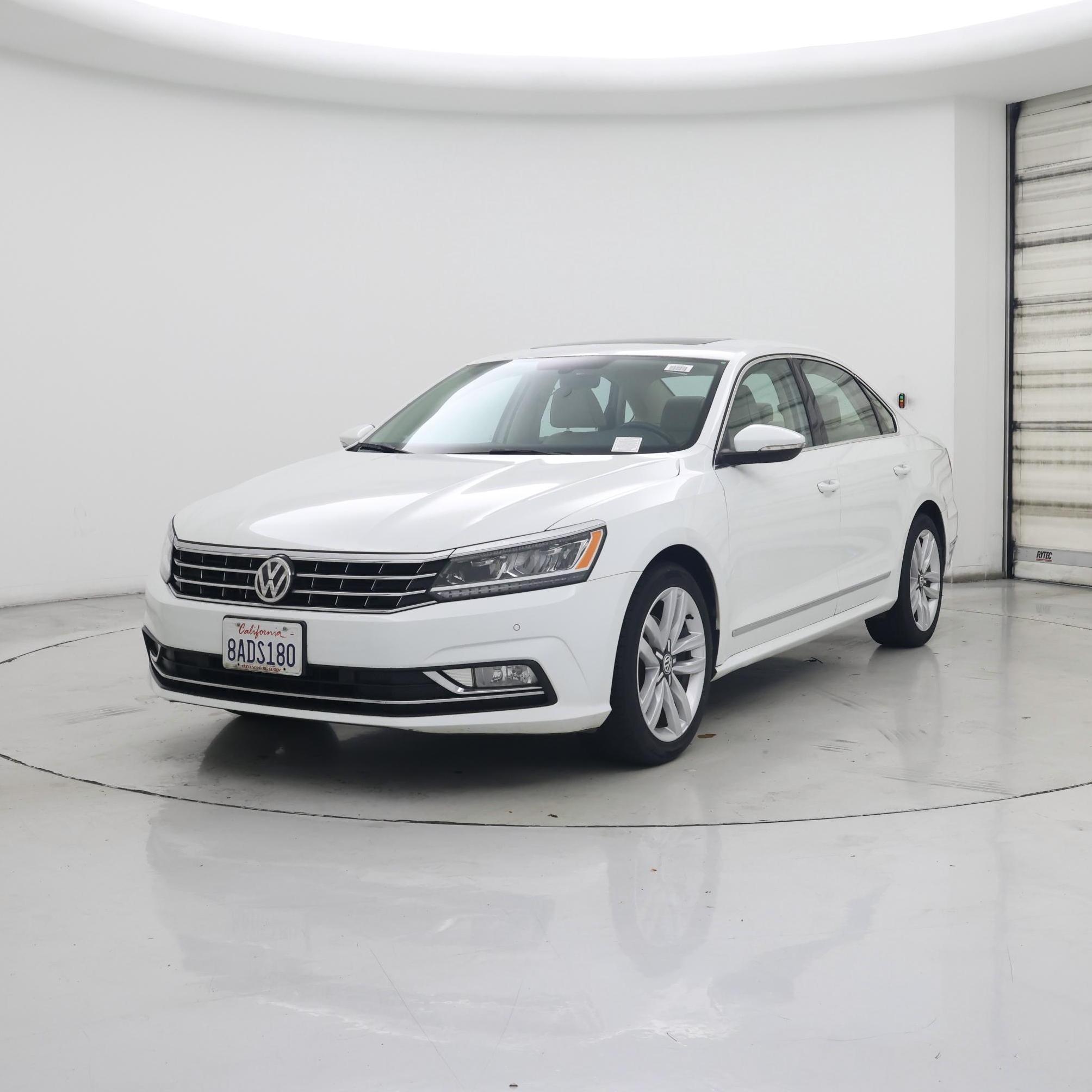 Thumbnail: 2017 Volkswagen Passat - 4