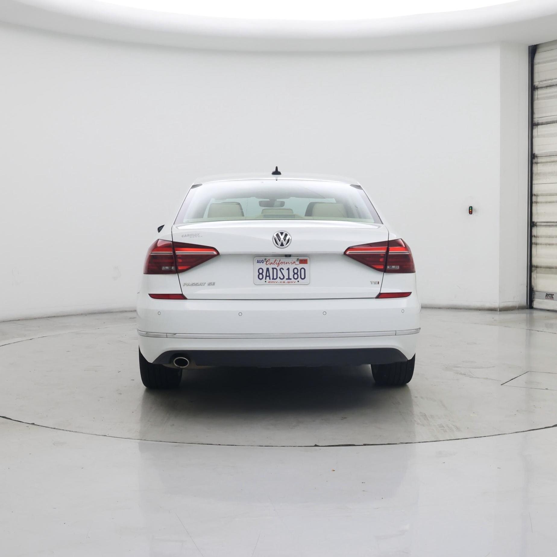 Thumbnail: 2017 Volkswagen Passat - 6