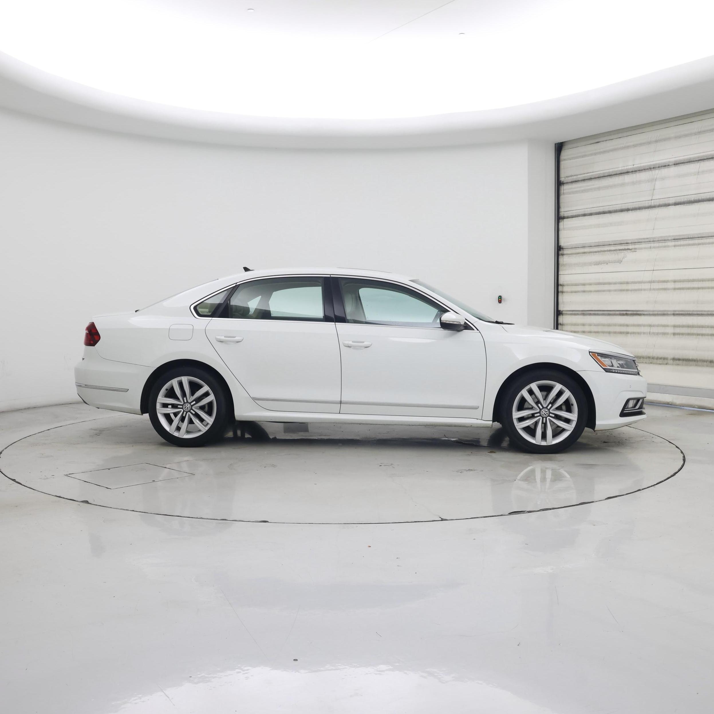 Thumbnail: 2017 Volkswagen Passat - 7