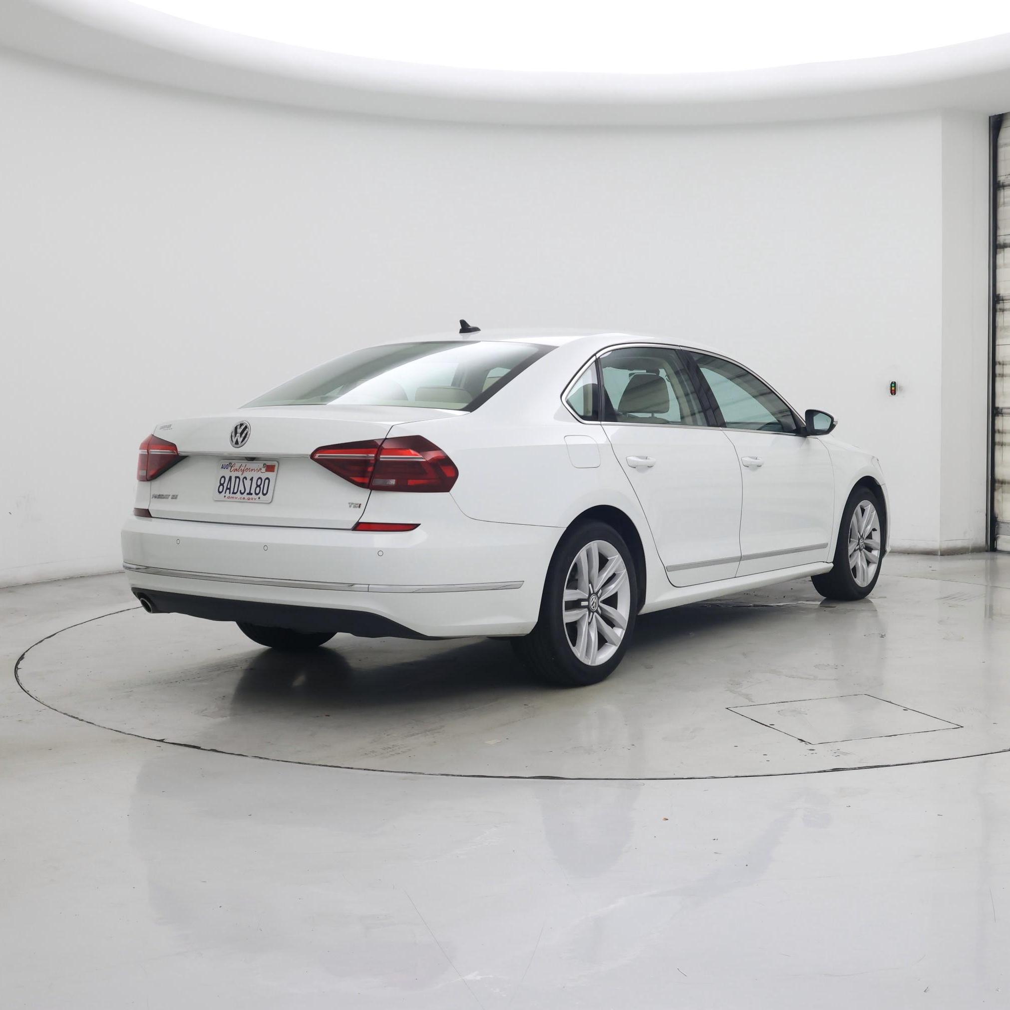 Thumbnail: 2017 Volkswagen Passat - 8