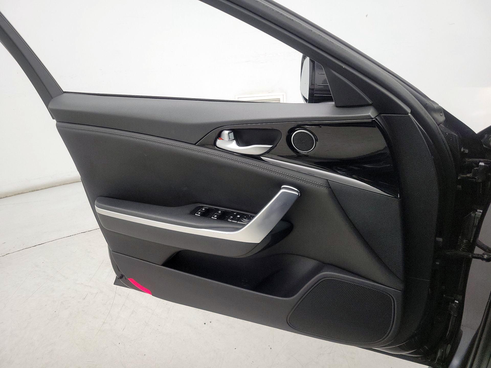 Thumbnail: 2019 Kia Stinger - 12