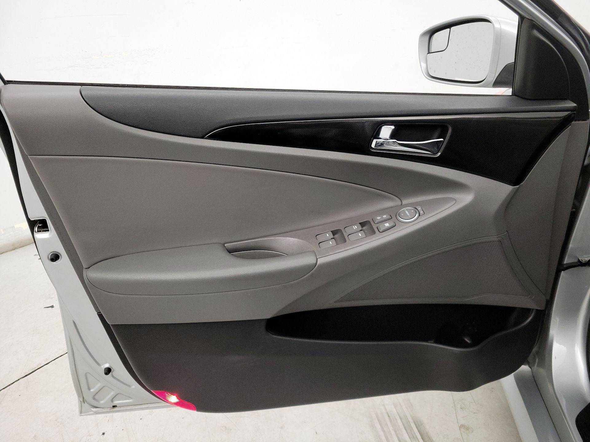 Thumbnail: 2014 Hyundai Sonata - 12