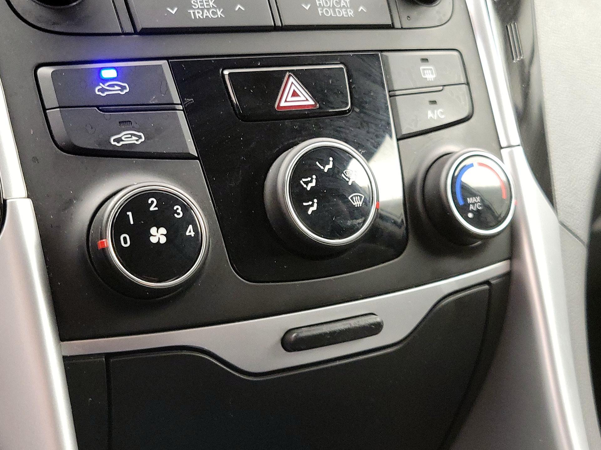 Thumbnail: 2014 Hyundai Sonata - 16