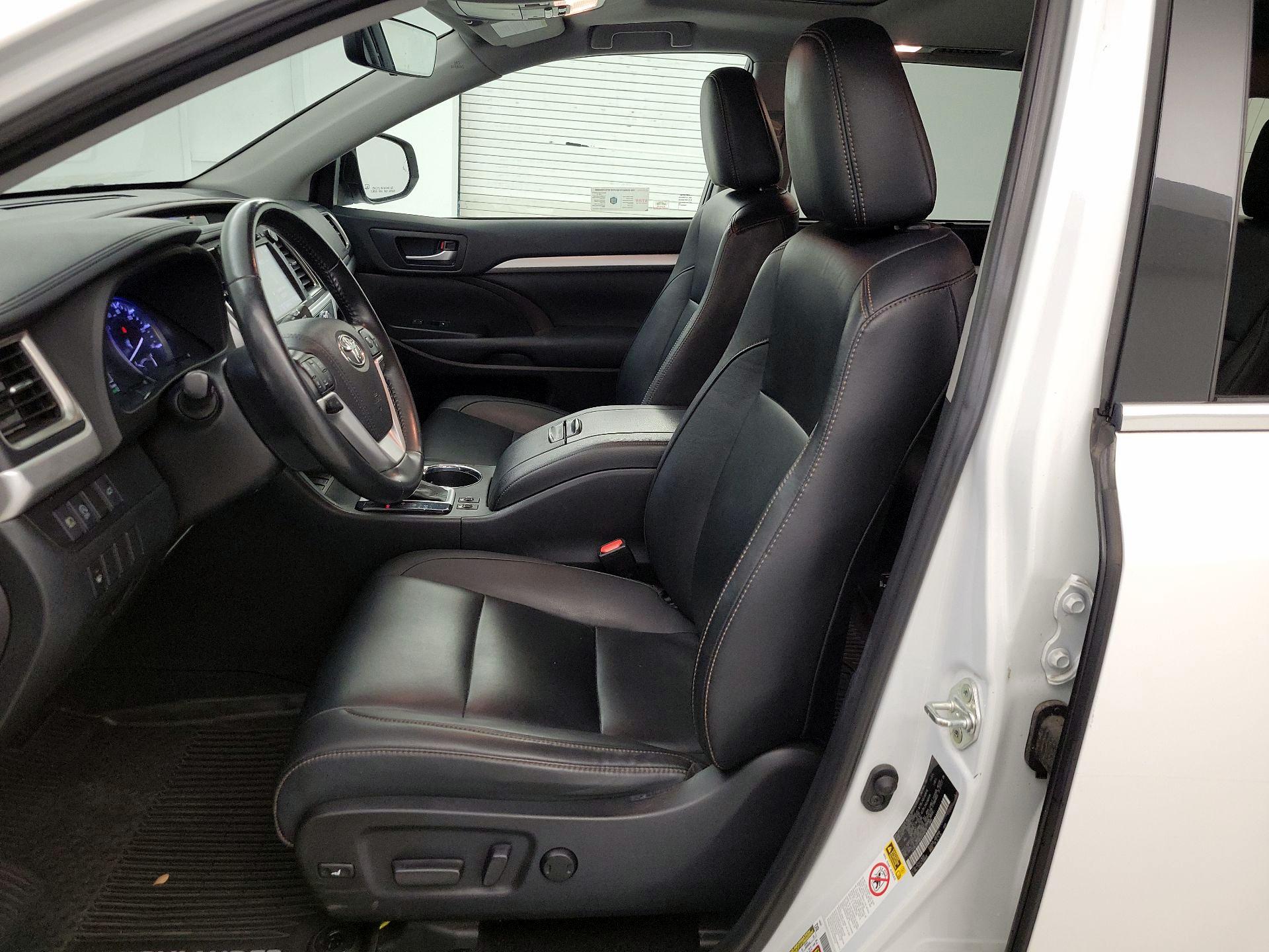 Thumbnail: 2019 Toyota Highlander - 11