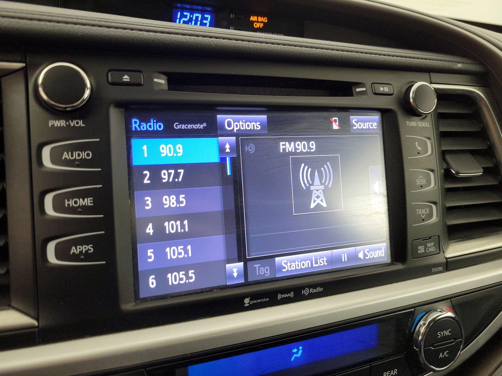 Thumbnail: 2019 Toyota Highlander - 15