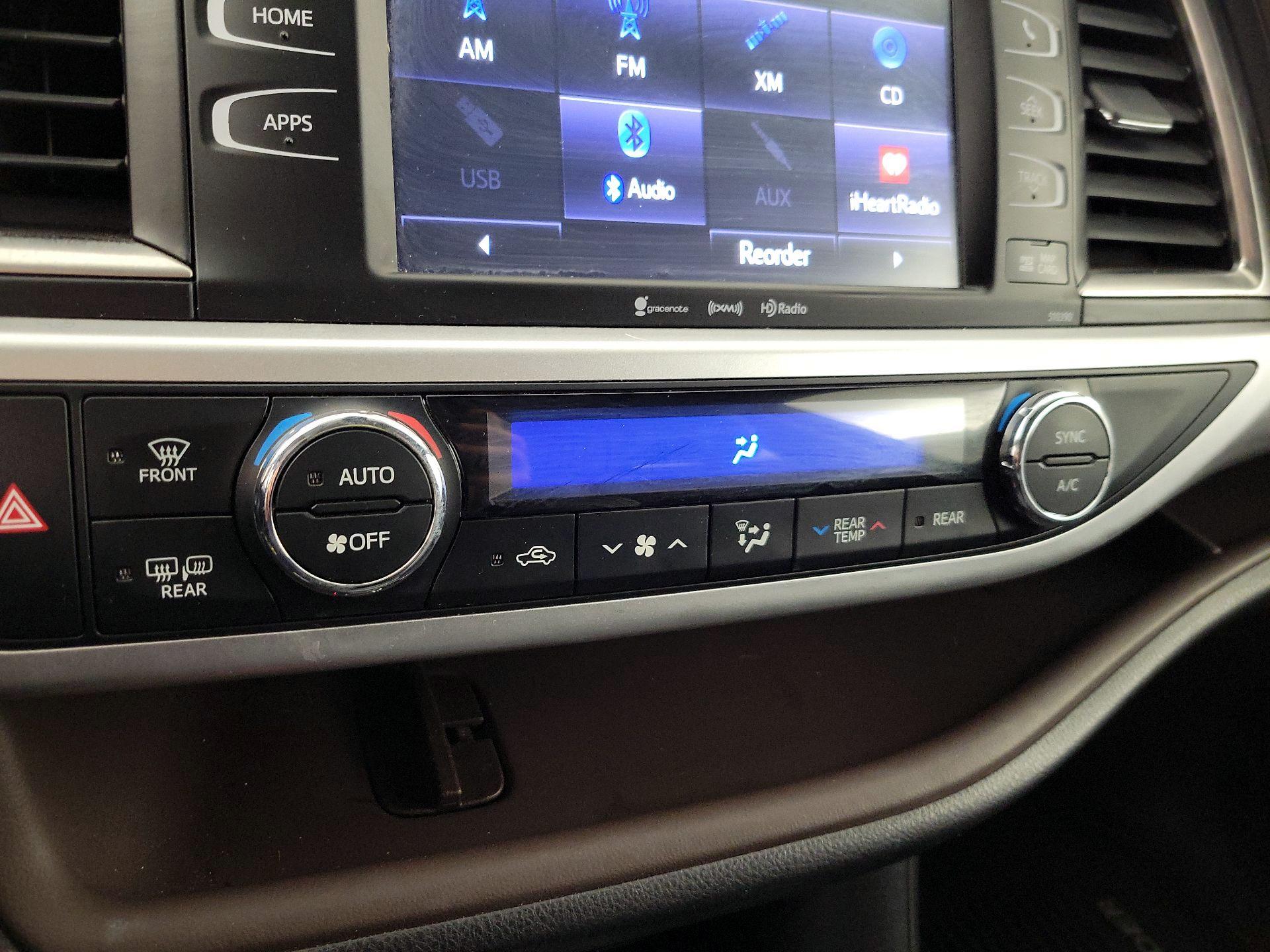 Thumbnail: 2019 Toyota Highlander - 16