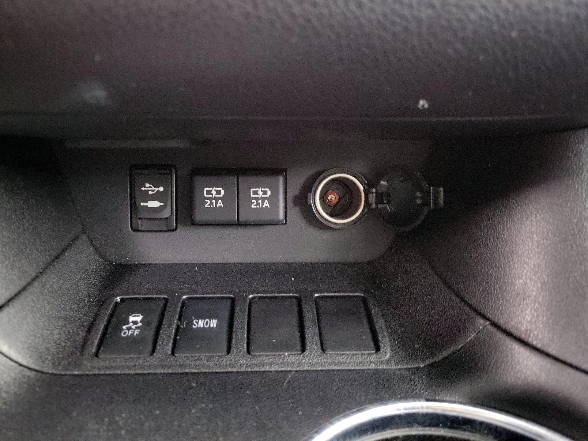 Thumbnail: 2019 Toyota Highlander - 18