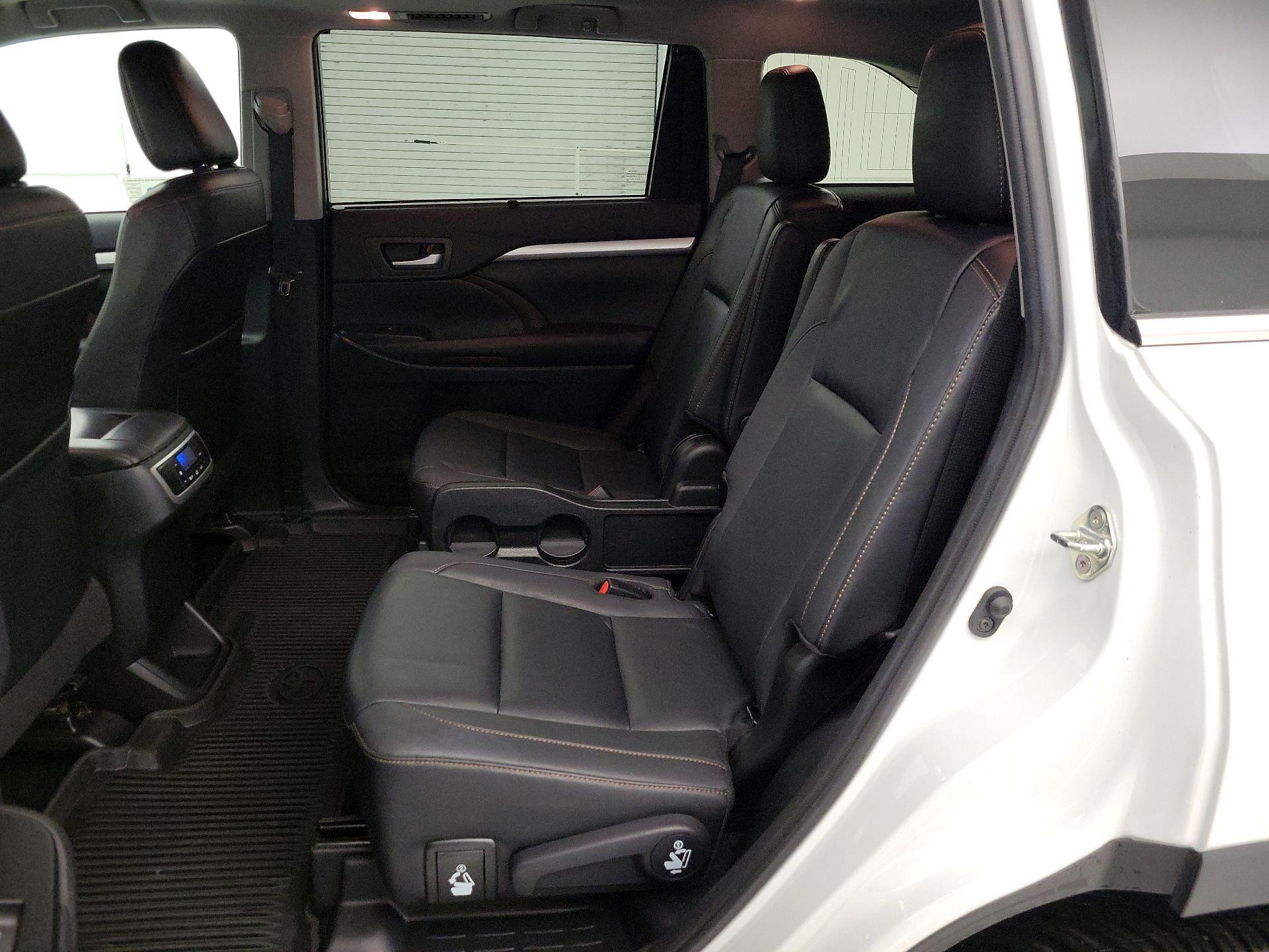 Thumbnail: 2019 Toyota Highlander - 19