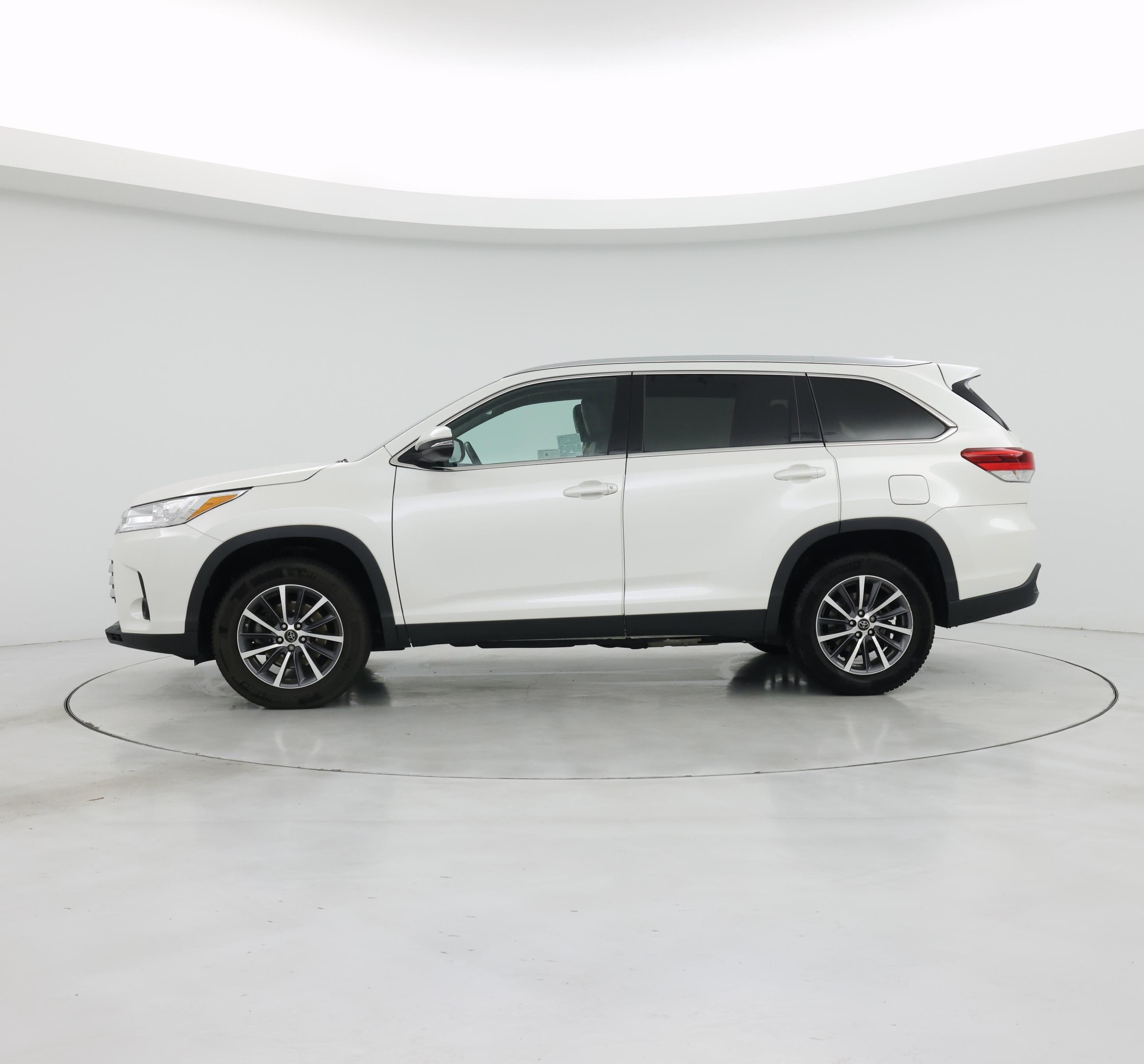 Thumbnail: 2019 Toyota Highlander - 3