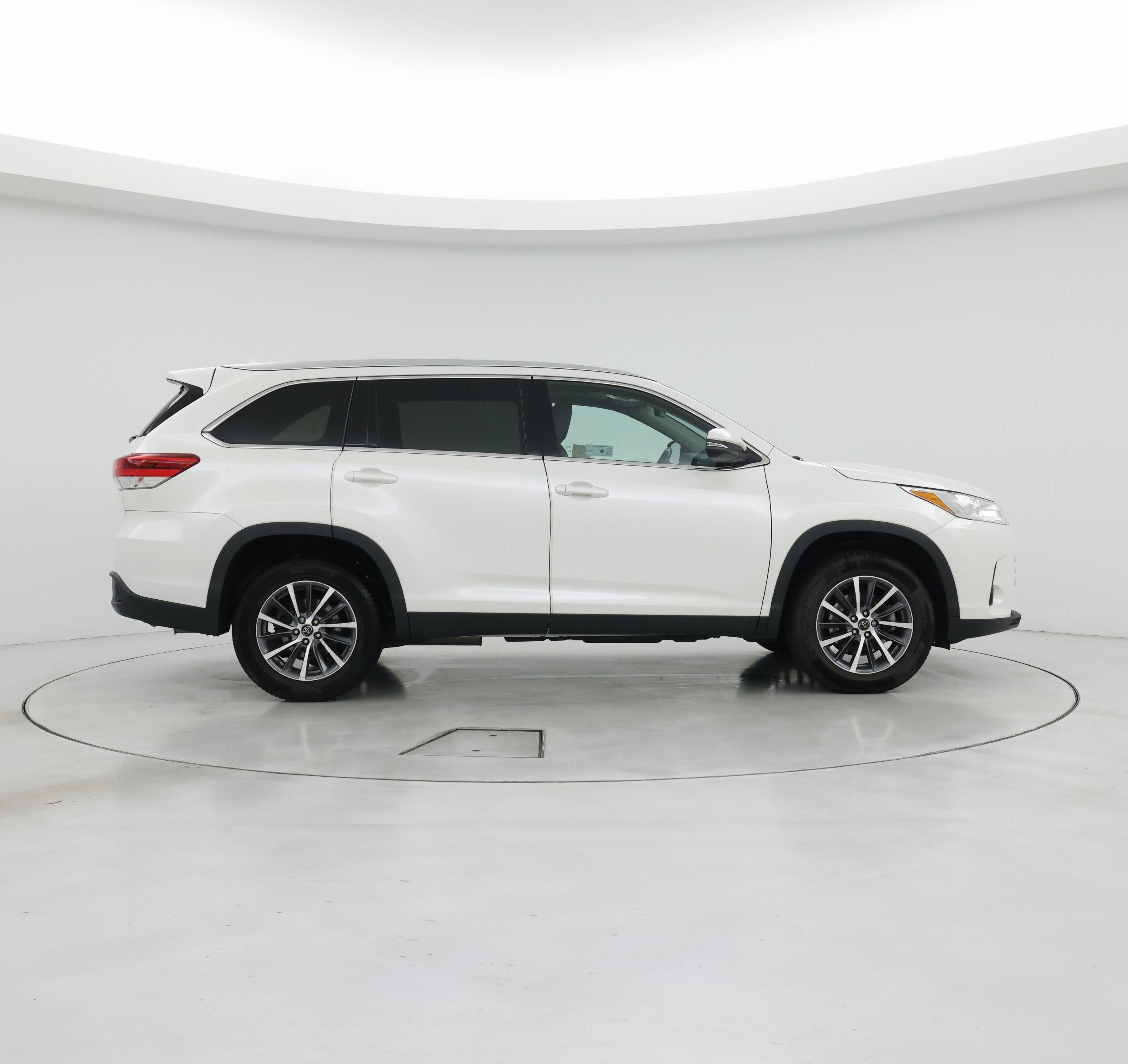 Thumbnail: 2019 Toyota Highlander - 7