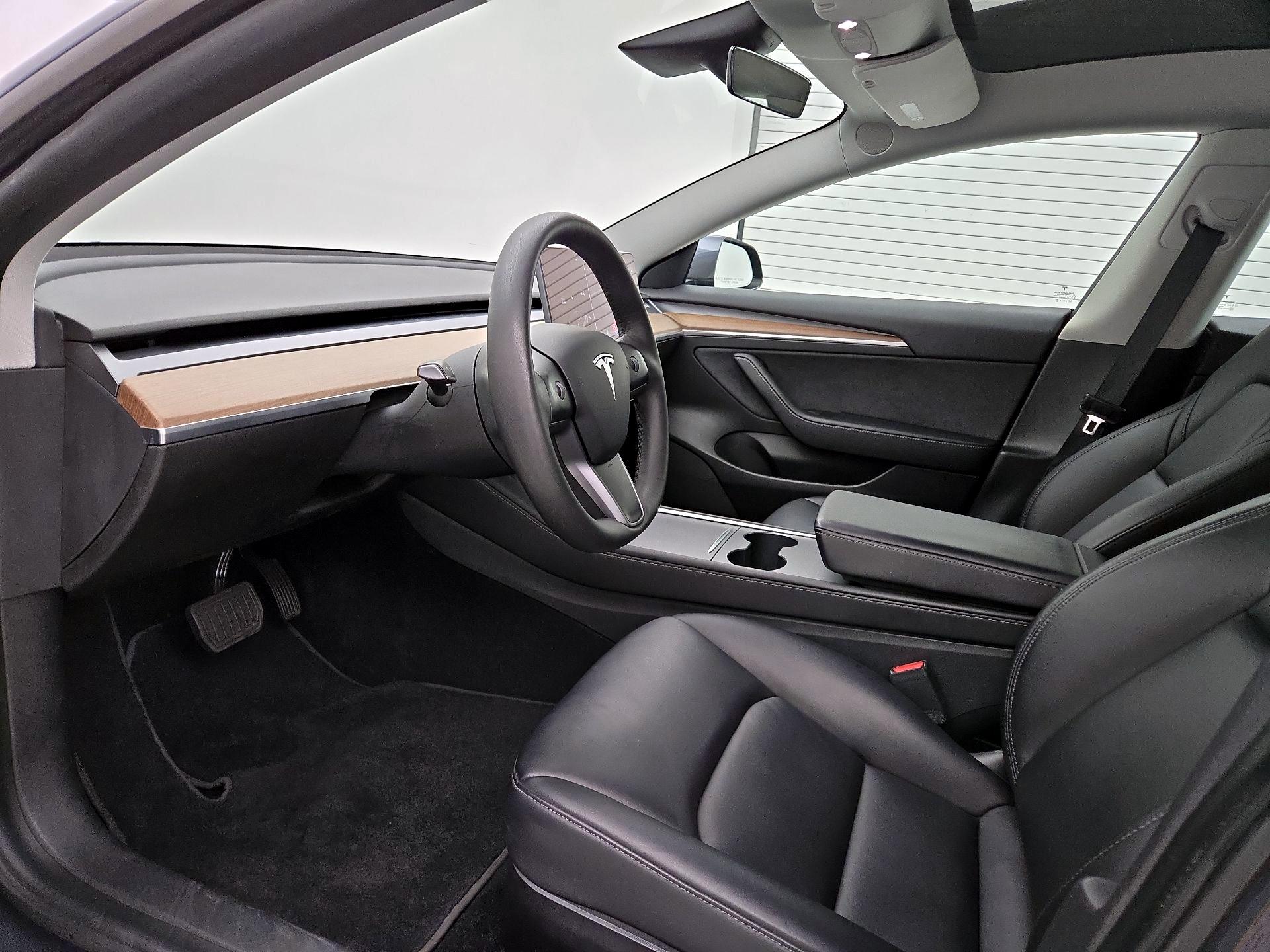 Thumbnail: 2022 Tesla Model 3 - 11