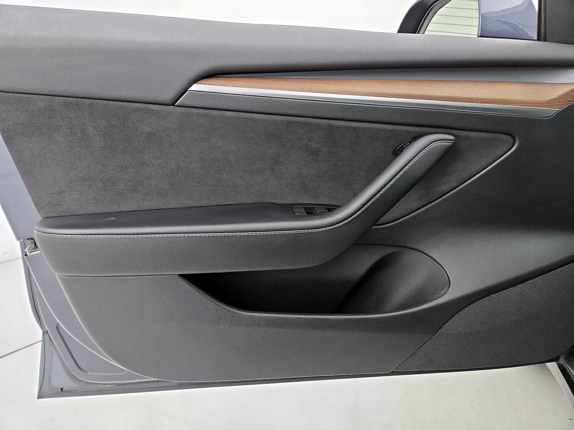 Thumbnail: 2022 Tesla Model 3 - 12